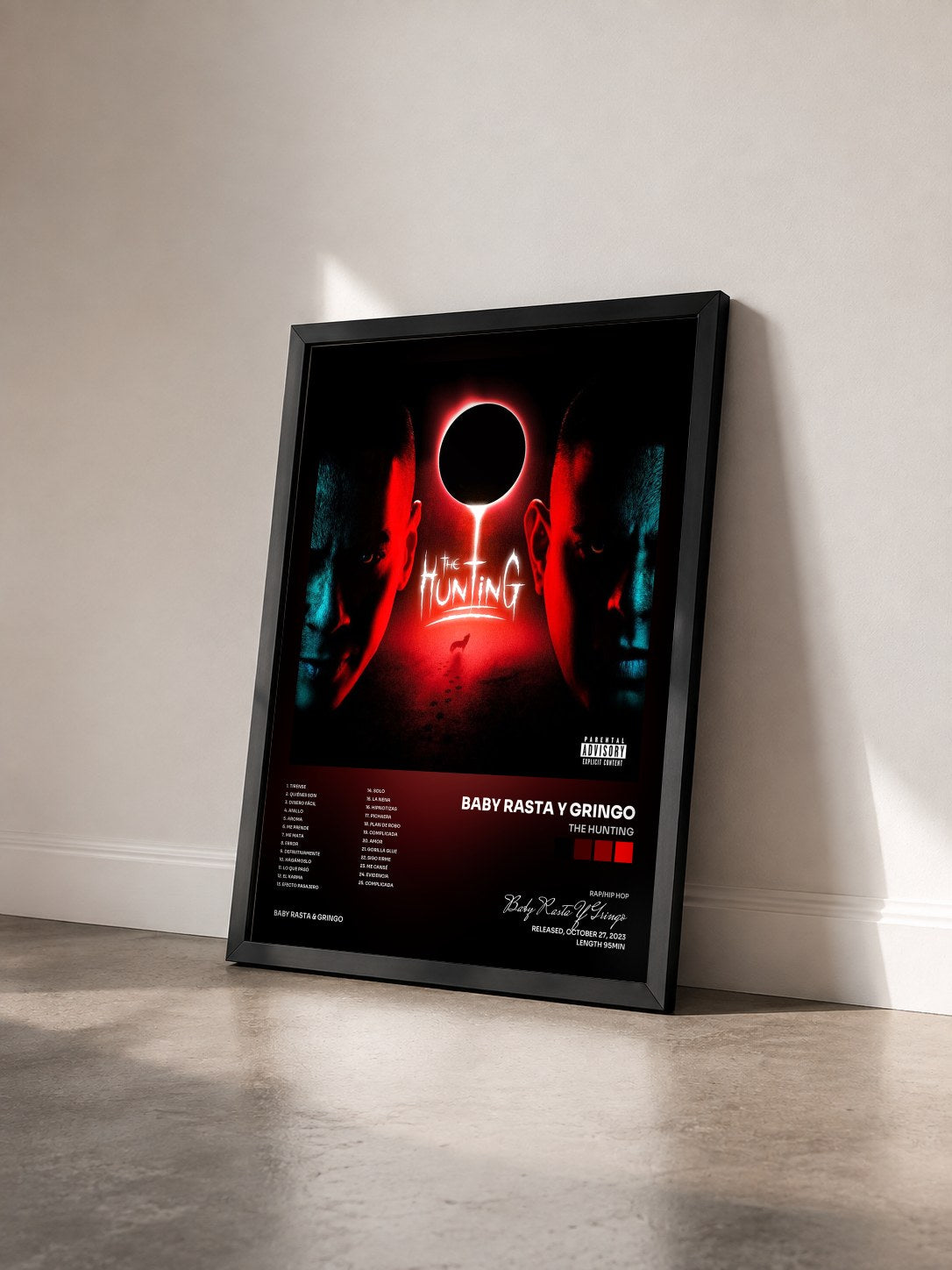 #noir Tableau de l'album The Hunting de Baby Rasta Y Gringo vu de trois quarts, cadre noir