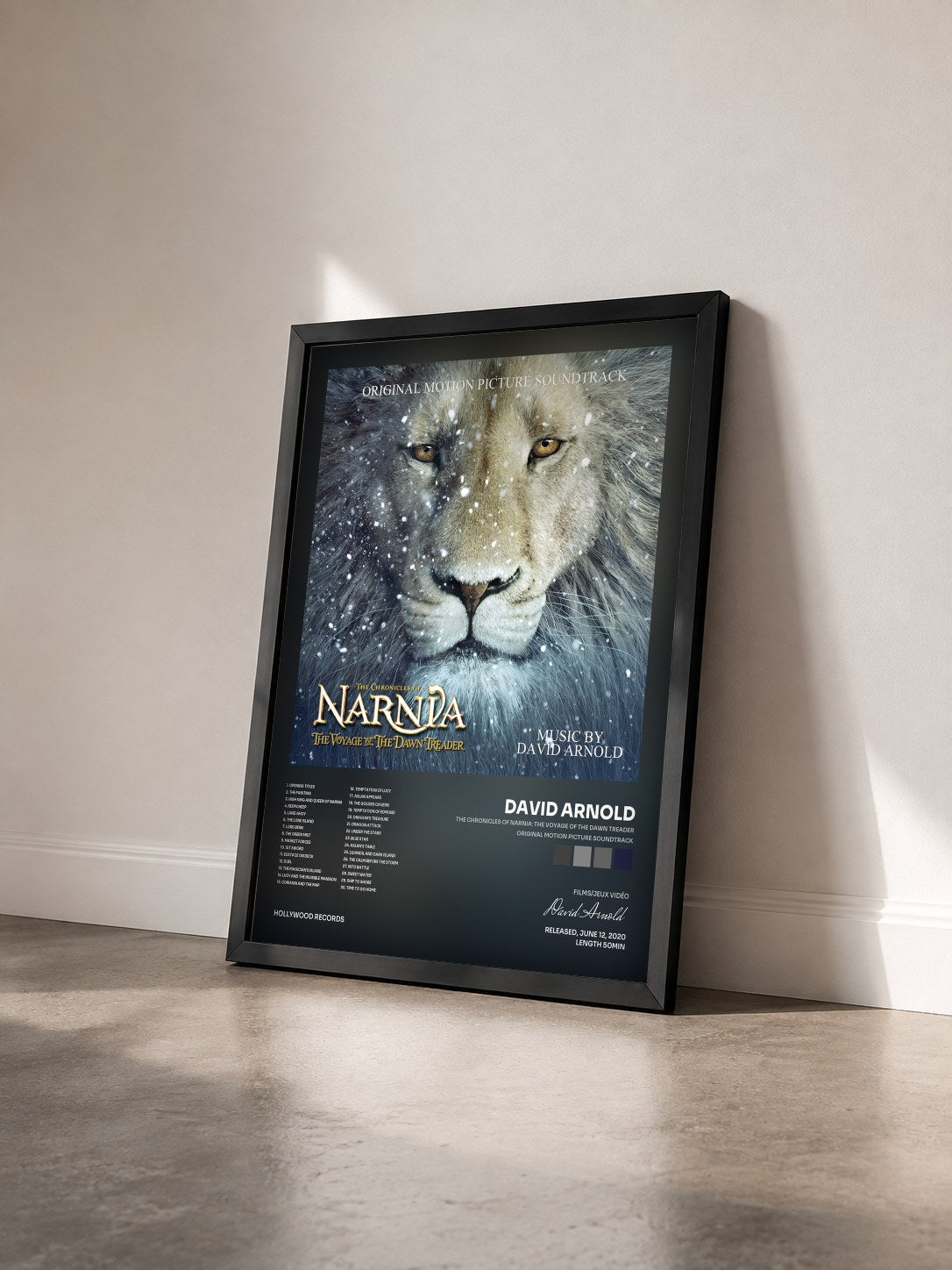 #noir Tableau de l'album The Chronicles of Narnia: The Voyage of the Dawn Treader (Original Motion Picture Soundtrack) de David Arnold vu de trois quarts, cadre noir