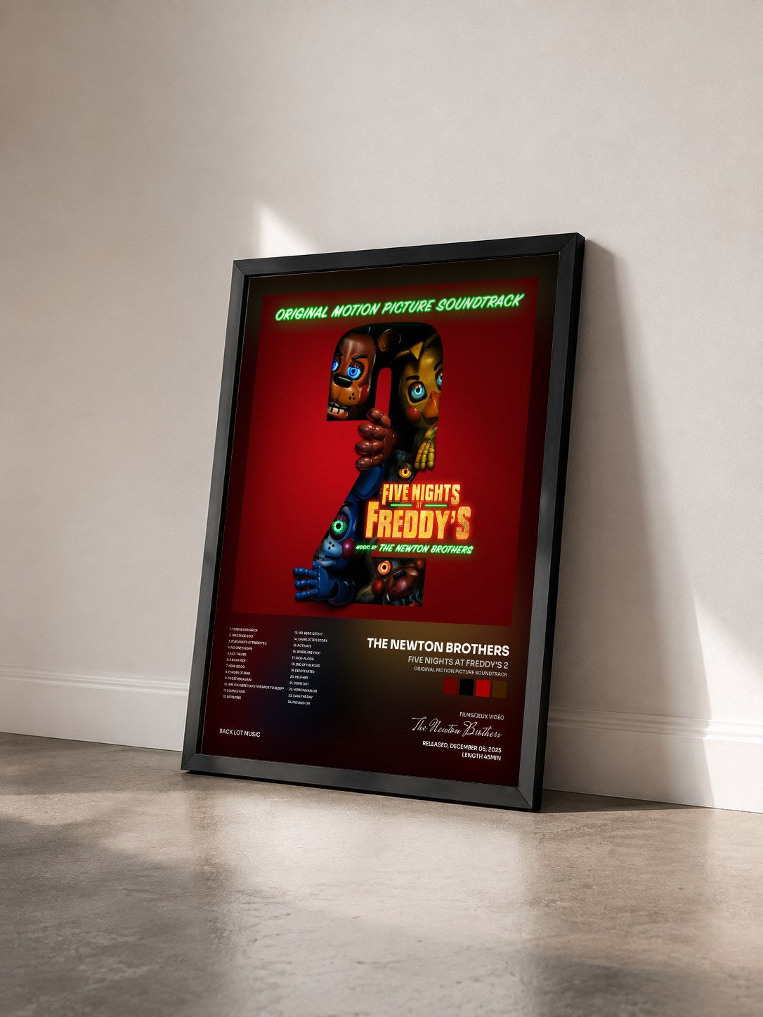 #noir Tableau de l'album Five Nights at Freddy's 2 (Original Motion Picture Soundtrack) de The Newton Brothers vu de trois quarts, cadre noir