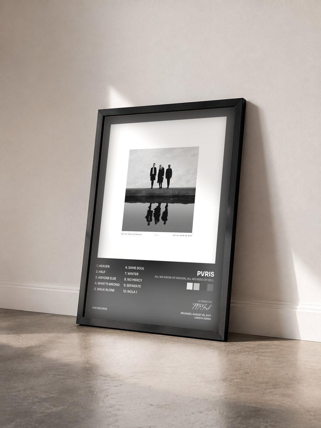 #noir Tableau de l'album All We Know of Heaven, All We Need of Hell de PVRIS vu de trois quarts, cadre noir