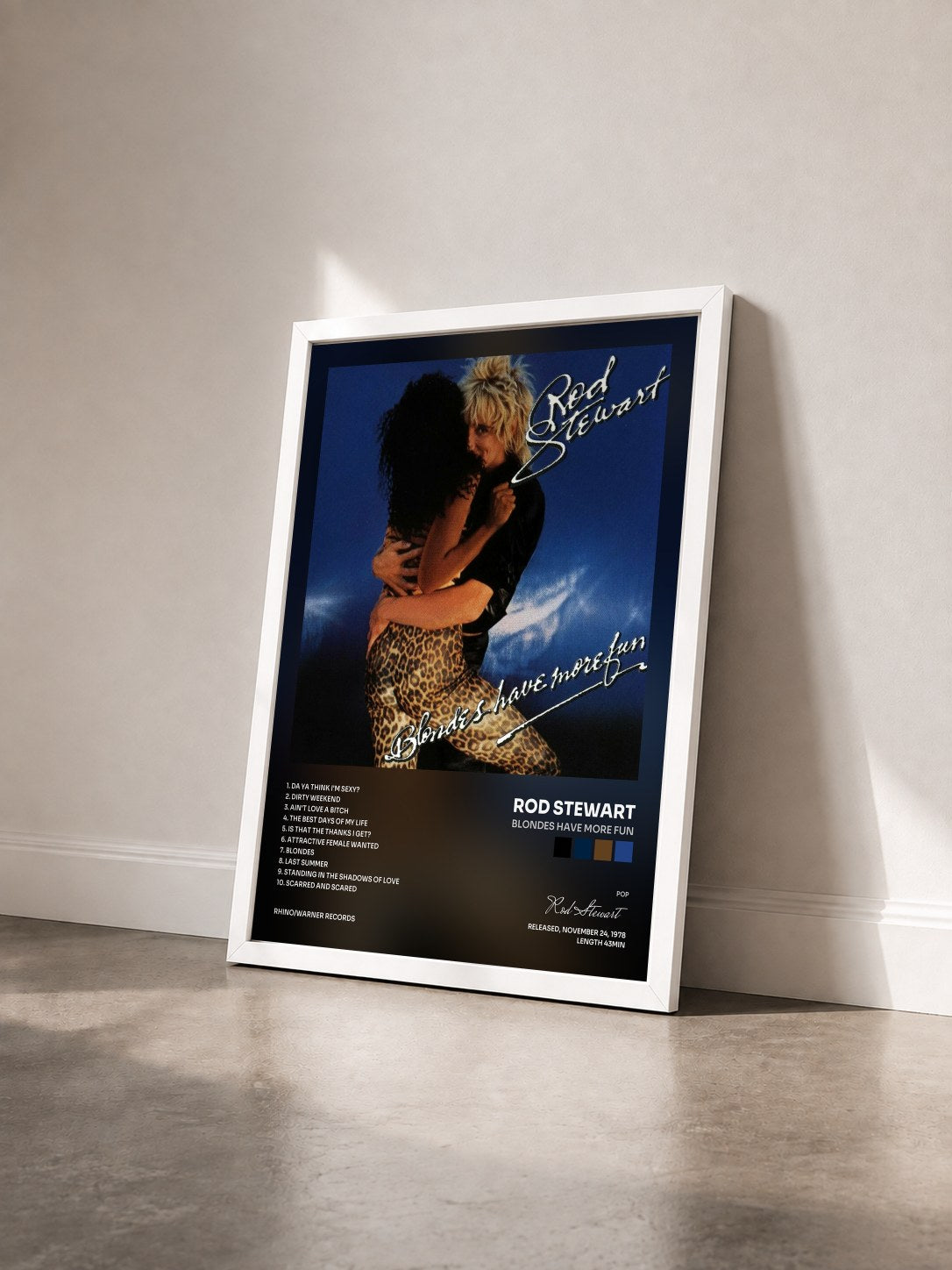 #blanc Tableau de l'album Blondes Have More Fun de Rod Stewart vu de trois quarts, cadre blanc