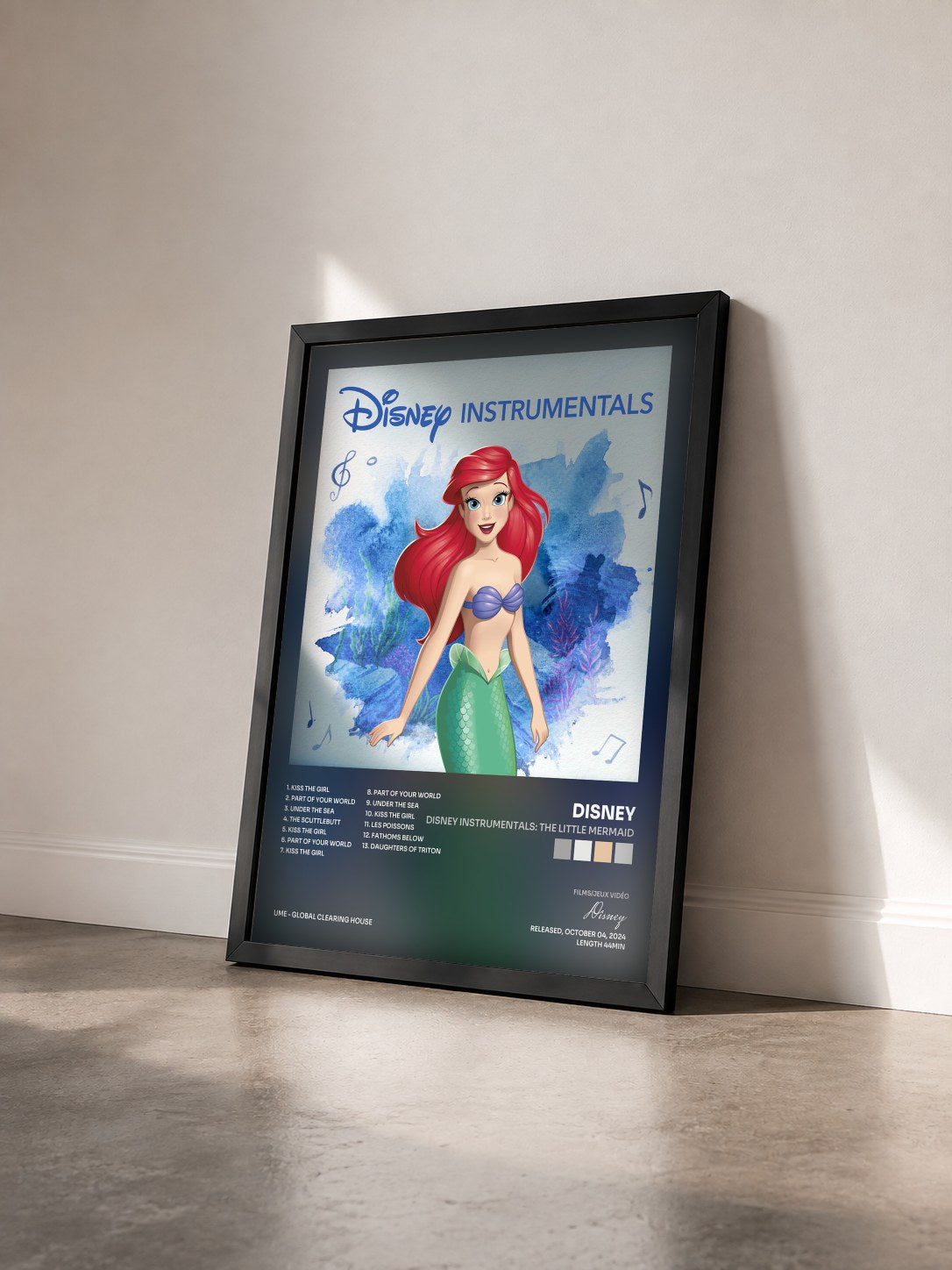 #noir Tableau de l'album Disney Instrumentals: The Little Mermaid de Disney vu de trois quarts, cadre noir