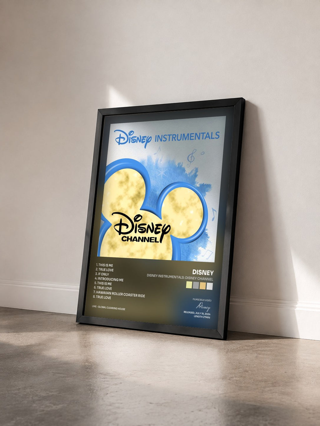 #noir Disney Instrumentals: Disney Channel von Disney als gerahmter Kunstdruck von schräg gesehen, schwarzer Rahmen