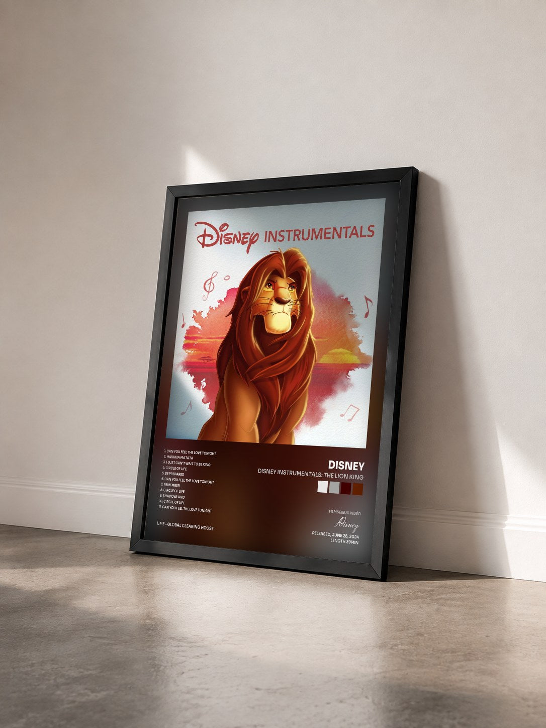 #noir Tableau de l'album Disney Instrumentals: The Lion King de Disney vu de trois quarts, cadre noir
