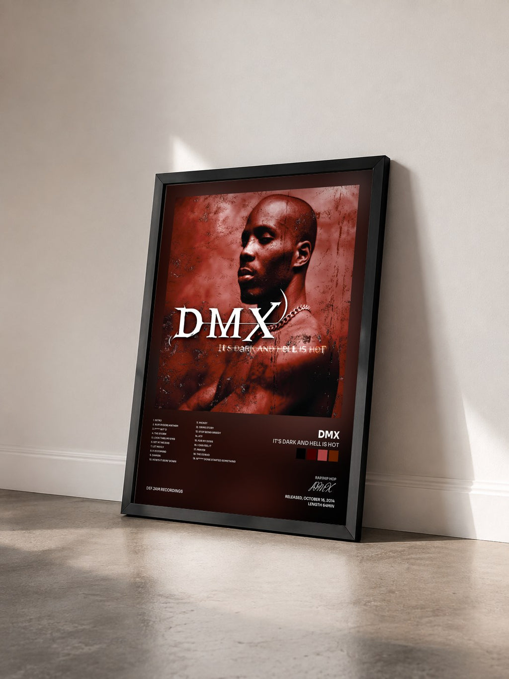 #noir It's Dark And Hell Is Hot von DMX als gerahmter Kunstdruck von schräg gesehen, schwarzer Rahmen