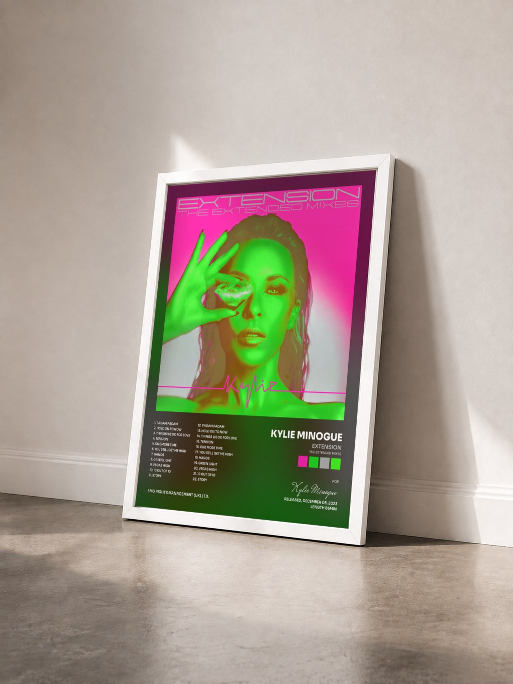 #blanc Extension (The Extended Mixes) di Kylie Minogue in stampa incorniciata vista di tre quarti, cornice bianca