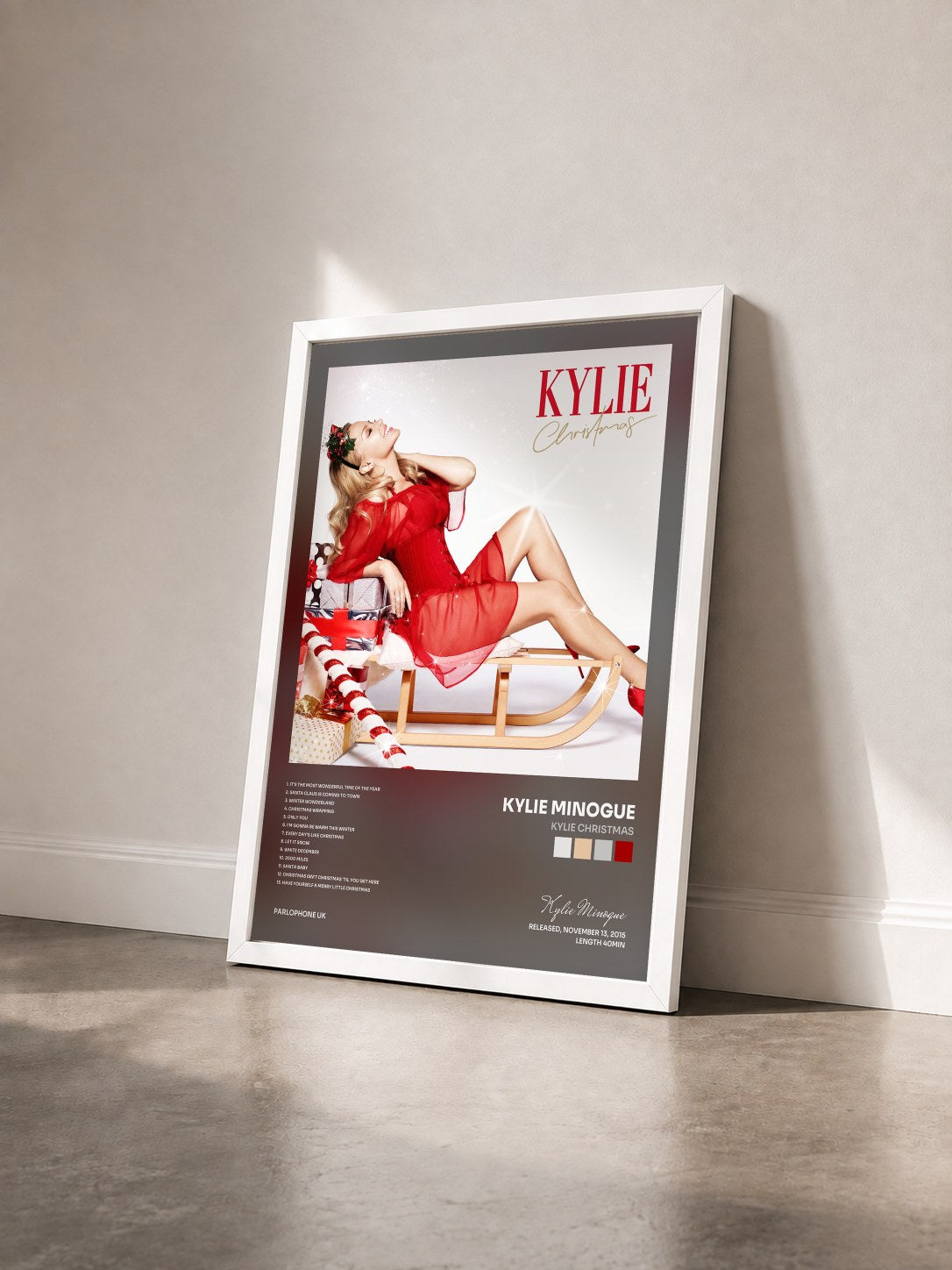 #blanc Tableau de l'album Kylie Christmas de Kylie Minogue vu de trois quarts, cadre blanc