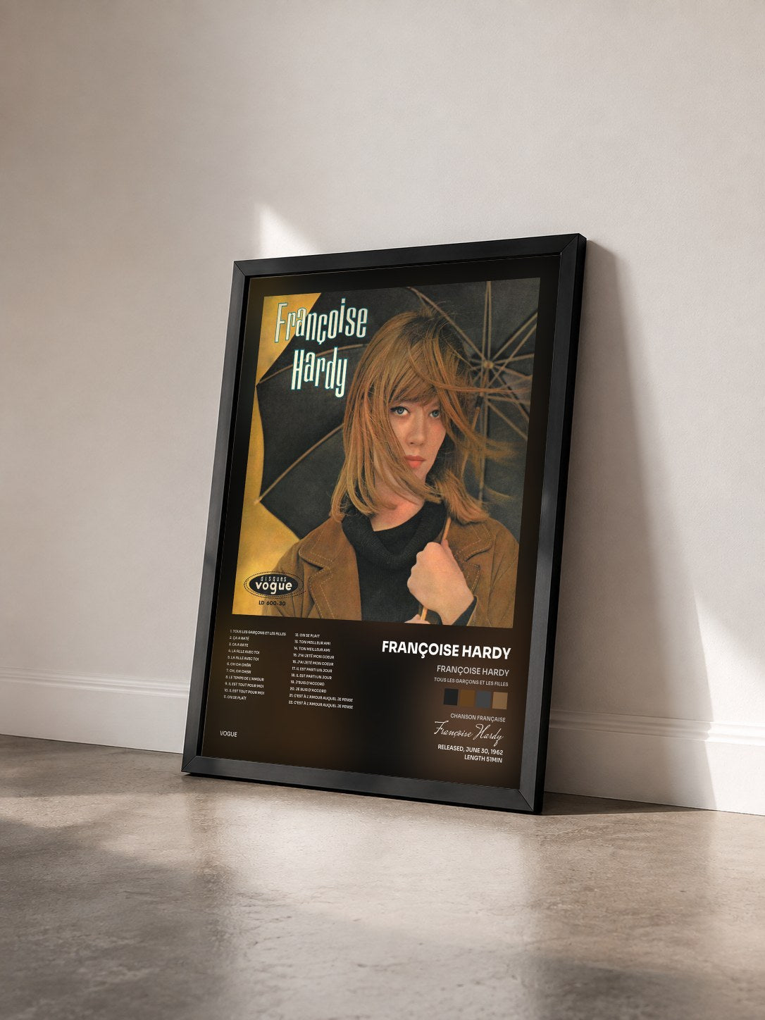 #noir Tableau de l'album Françoise Hardy (Tous les garçons et les filles) de Françoise Hardy vu de trois quarts, cadre noir
