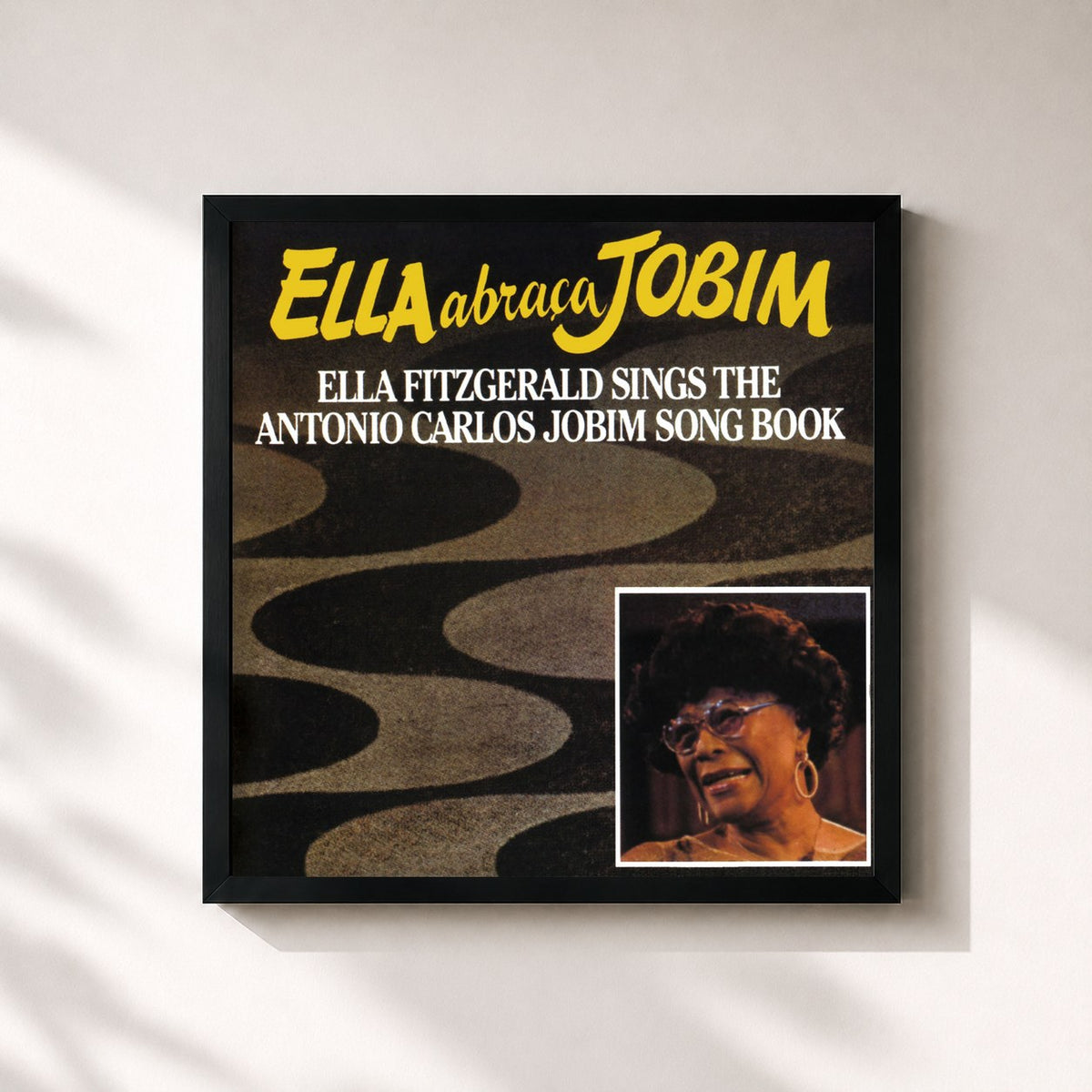 #noir Tableau carré de l'album Ella Abraca Jobim: Ella Fitzgerald Sings The Antonio Carlos Jobim Songbook de Ella Fitzgerald, cadre noir 32x32 cm