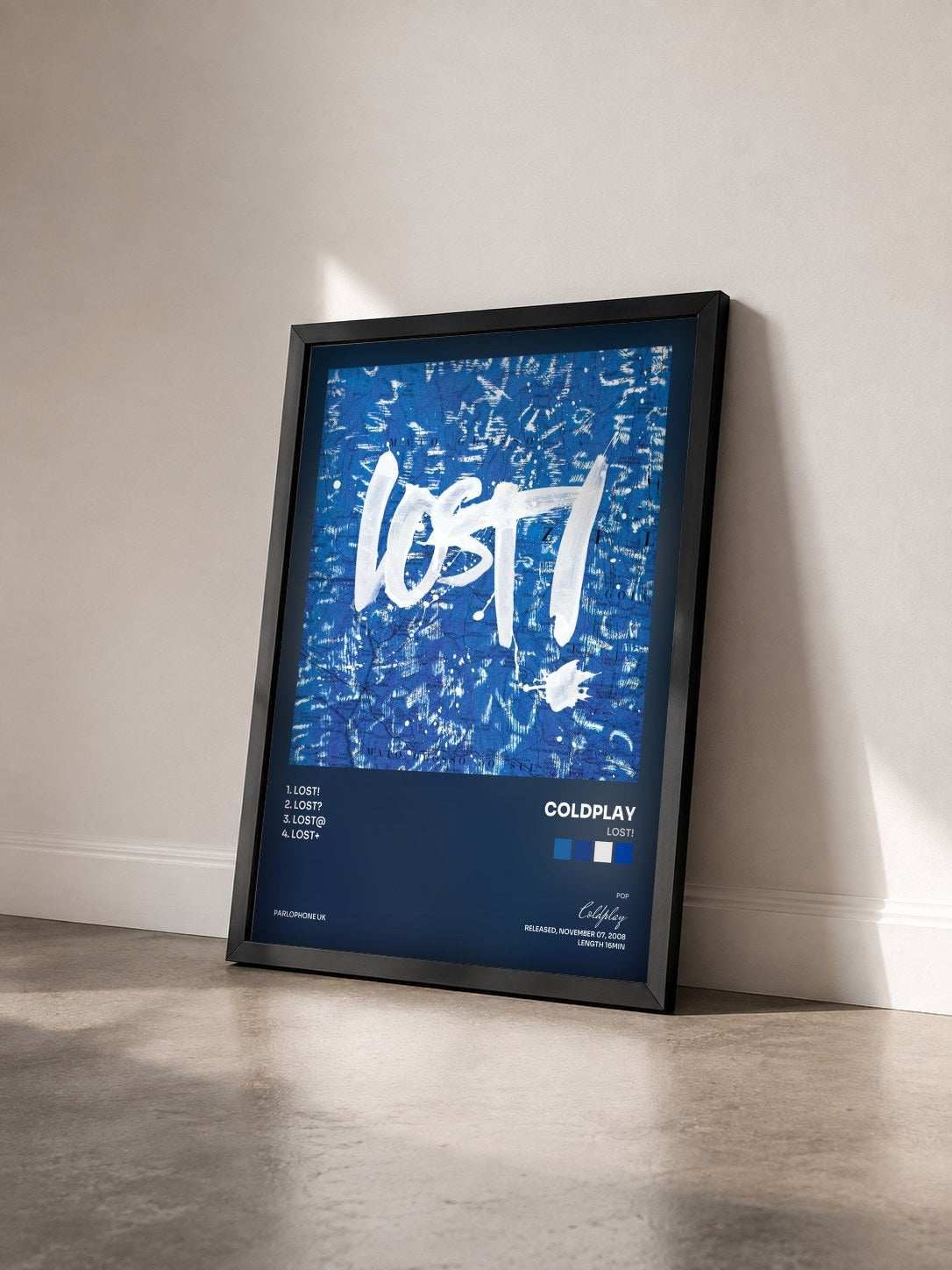 #noir Tableau de l'album Lost! de Coldplay vu de trois quarts, cadre noir
