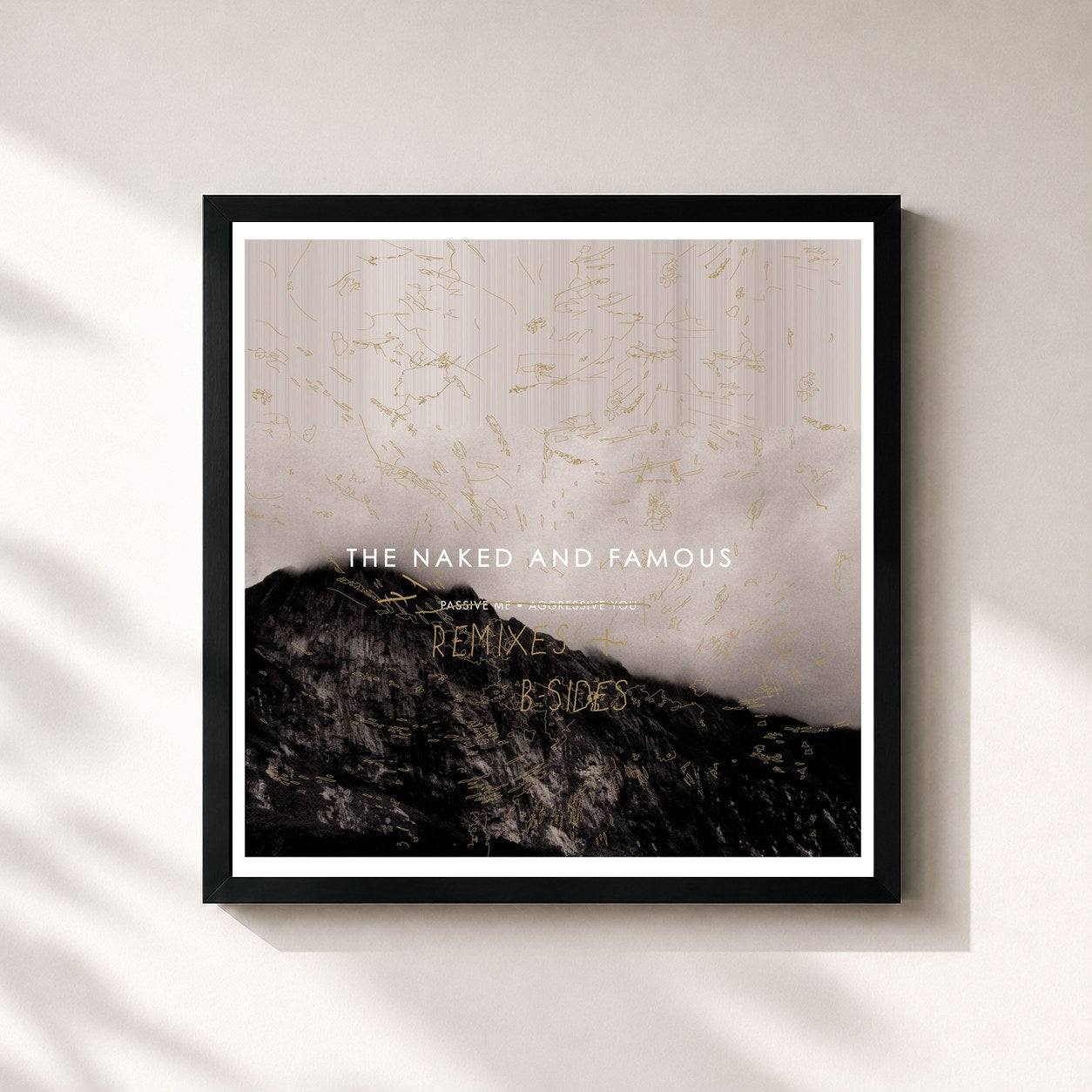 #noir Tableau carré de l'album Passive Me, Aggressive You (Remixes & B-Sides) de The Naked And Famous, cadre noir 32x32 cm