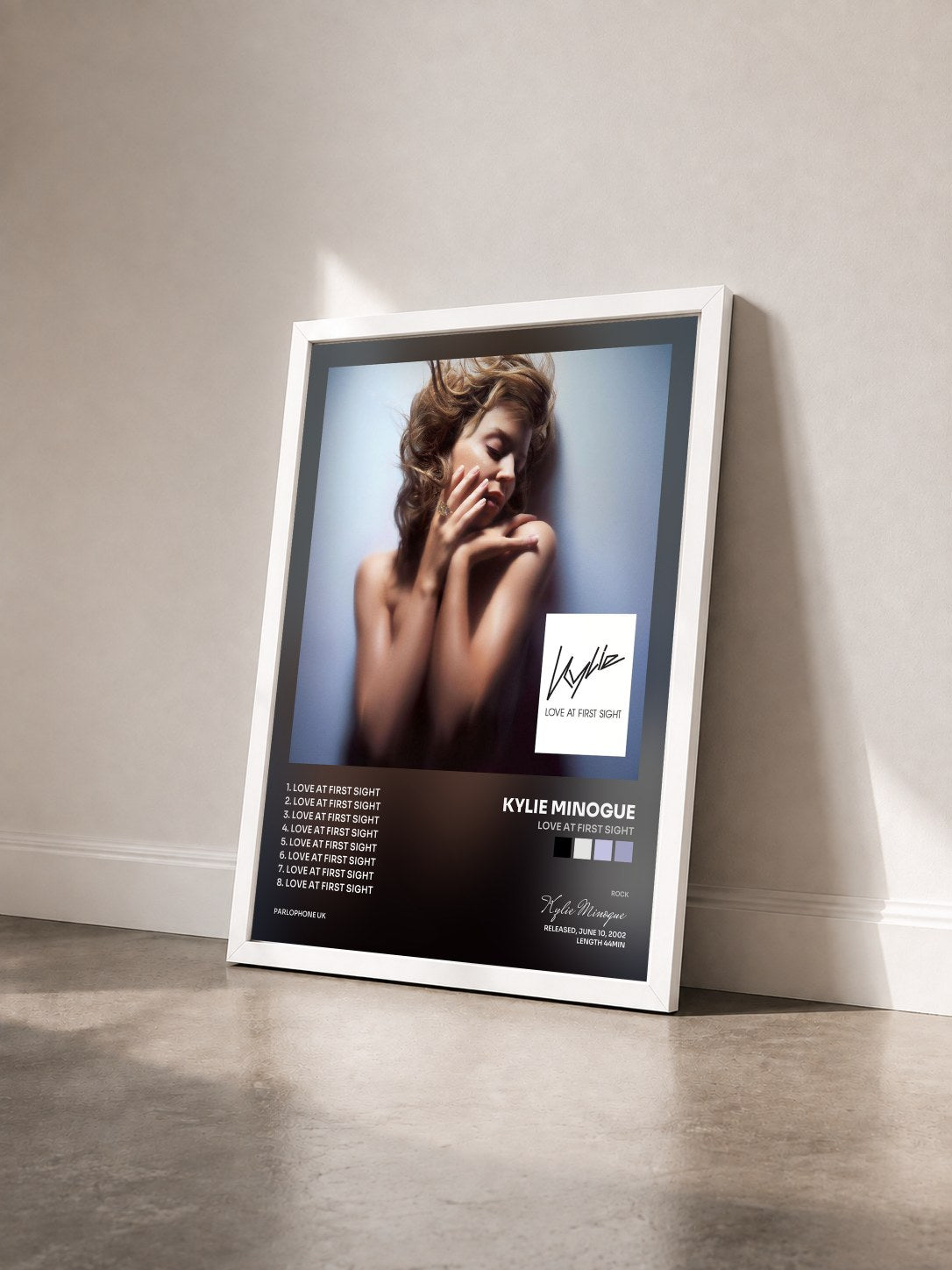 #blanc Tableau de l'album Love at First Sight de Kylie Minogue vu de trois quarts, cadre blanc