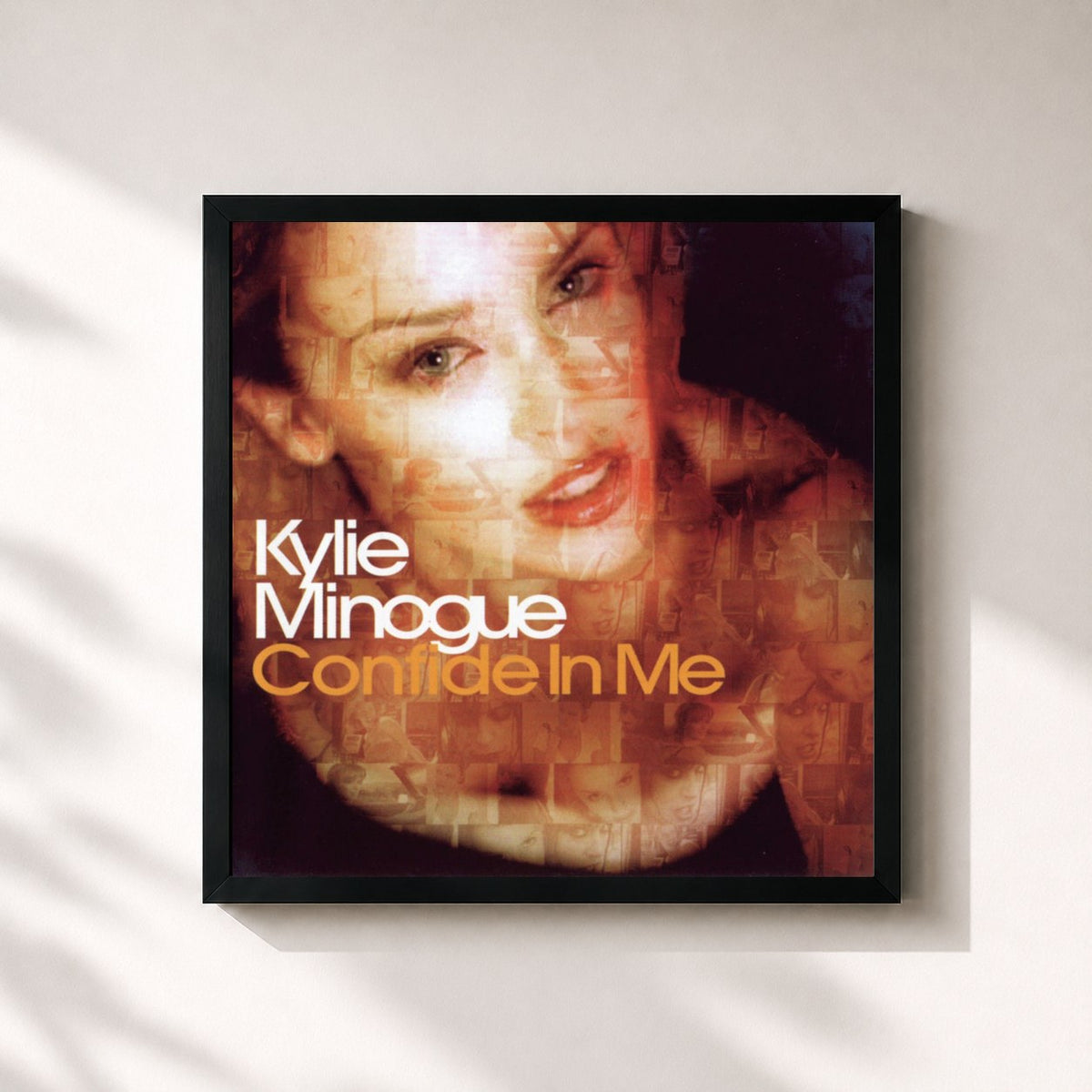 #noir Tableau carré de l'album Confide in Me de Kylie Minogue, cadre noir 32x32 cm