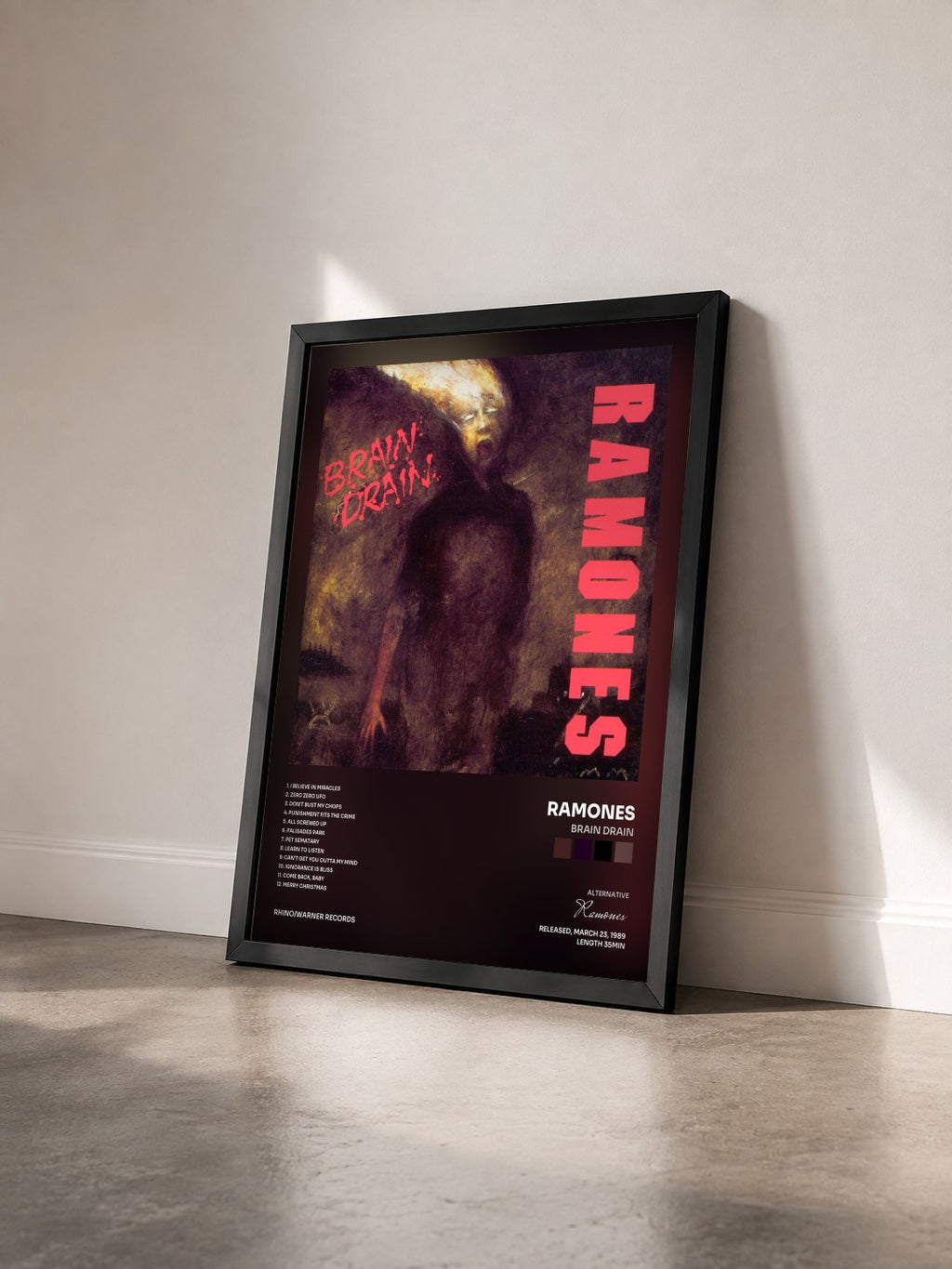 #noir Brain Drain di Ramones in stampa incorniciata vista di tre quarti, cornice nera
