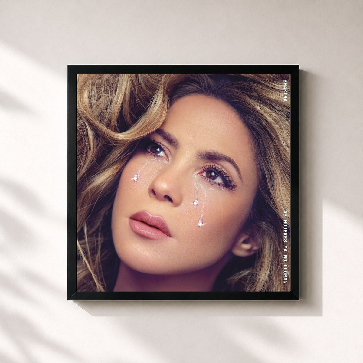 #noir Tableau carré de l'album Las Mujeres Ya No Lloran de Shakira, cadre noir 32x32 cm