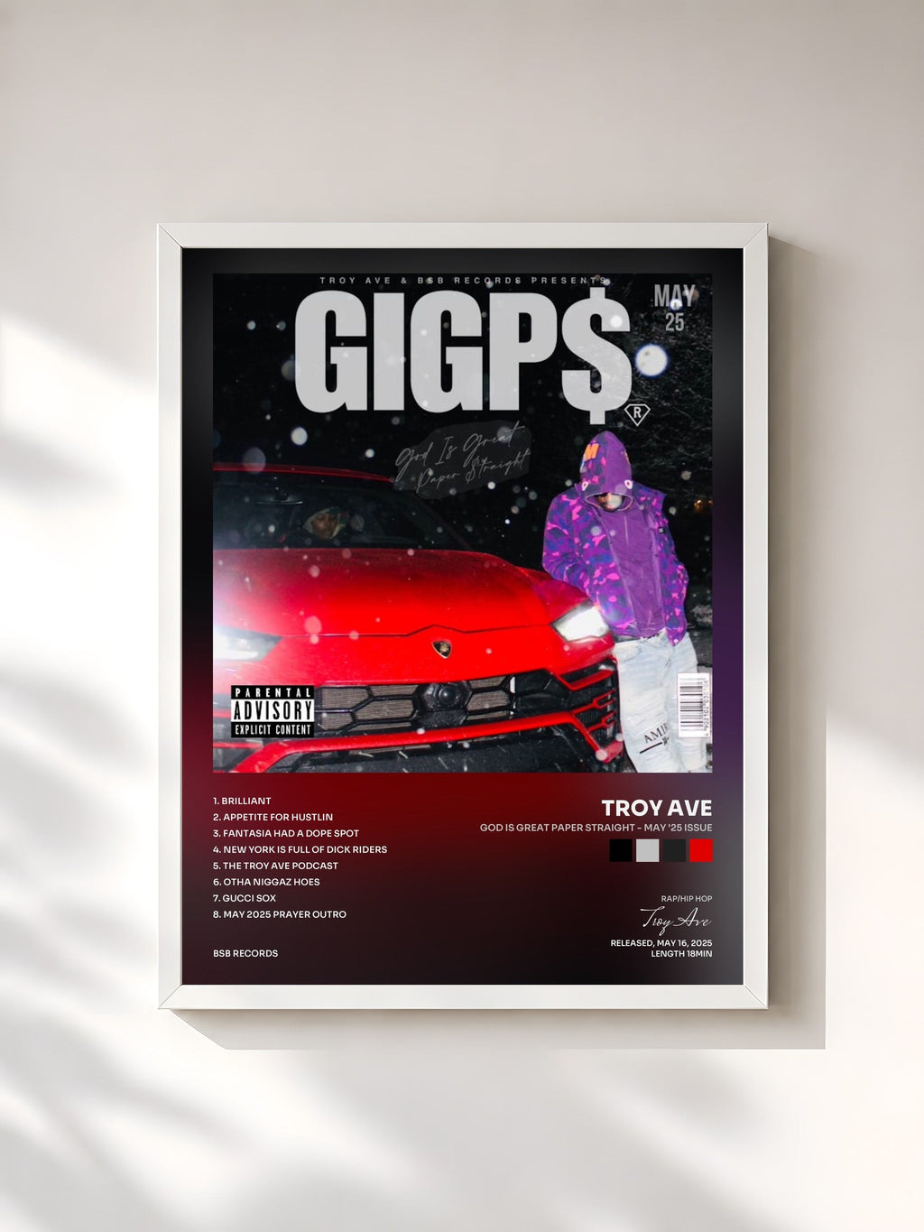 #blanc GOD IS GREAT PAPER STRAIGHT - MAY '25 ISSUE di Troy Ave in stampa incorniciata, cornice bianca, stampata e incorniciata in Francia