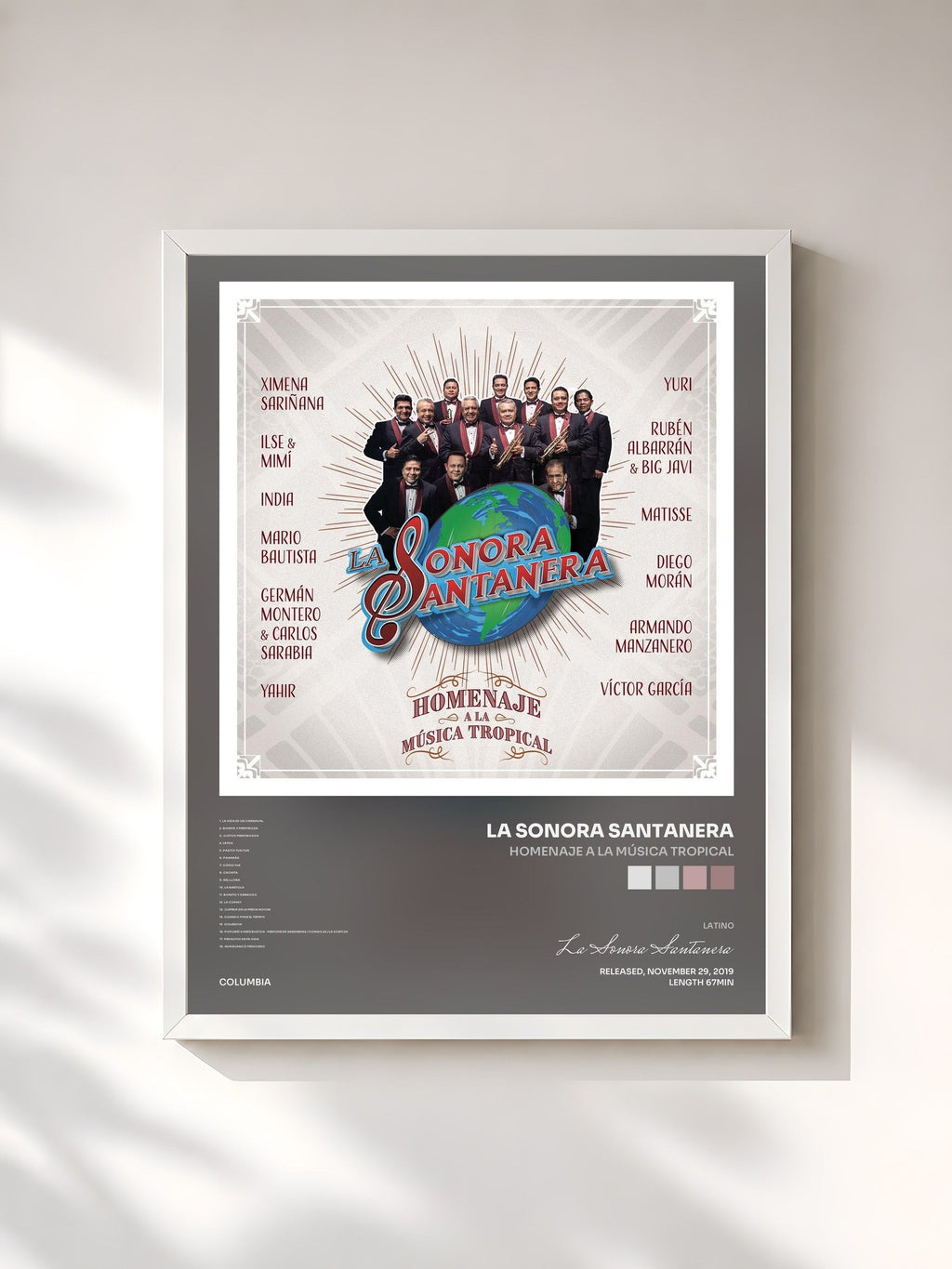 #blanc Homenaje a la Música Tropical von La Sonora Santanera als gerahmter Kunstdruck, weißer Rahmen, gedruckt und gerahmt in Frankreich