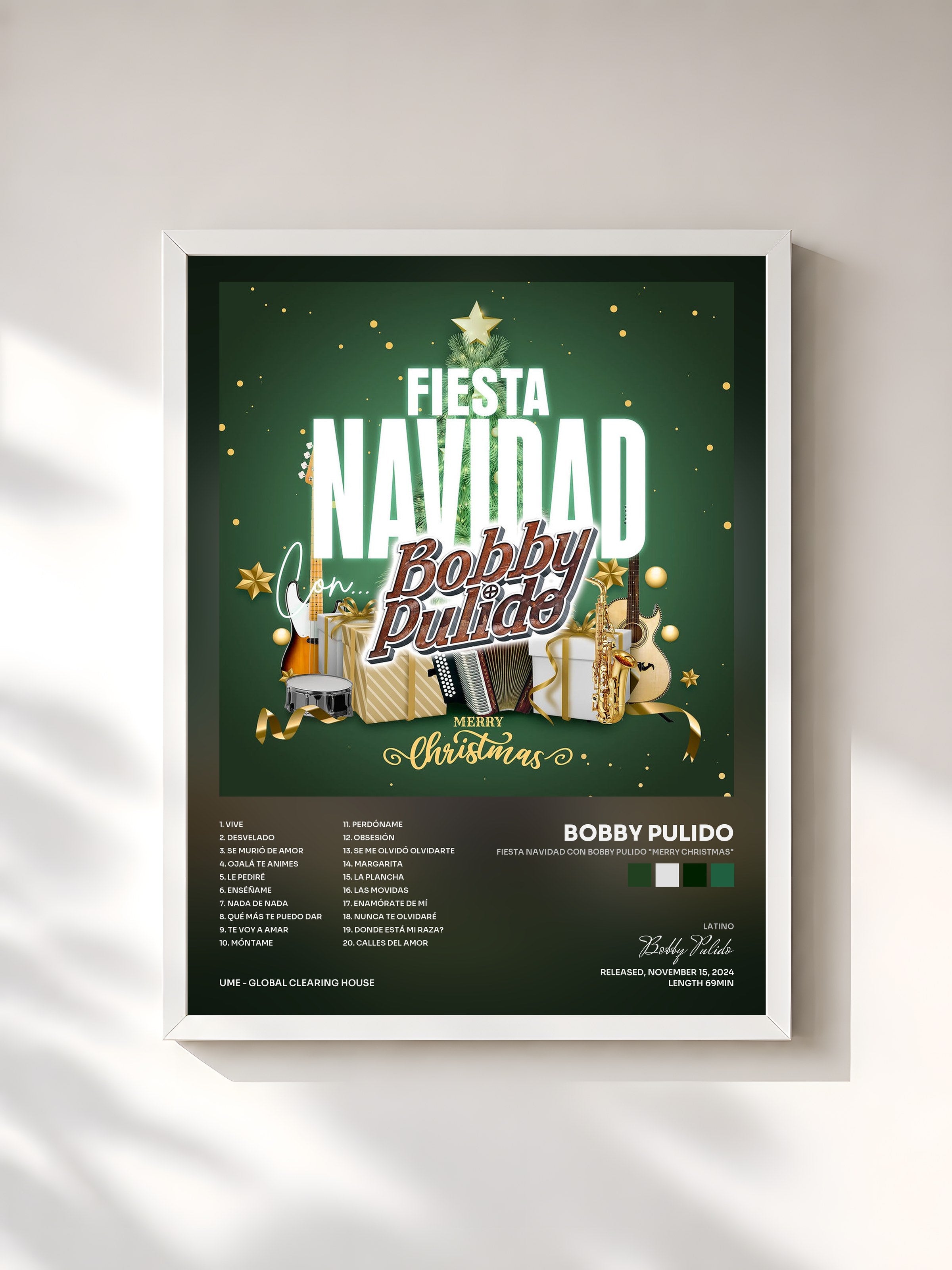 #blanc Tableau de l'album Fiesta Navidad Con Bobby Pulido "Merry Christmas" de Bobby Pulido, cadre blanc, imprimé et encadré en France