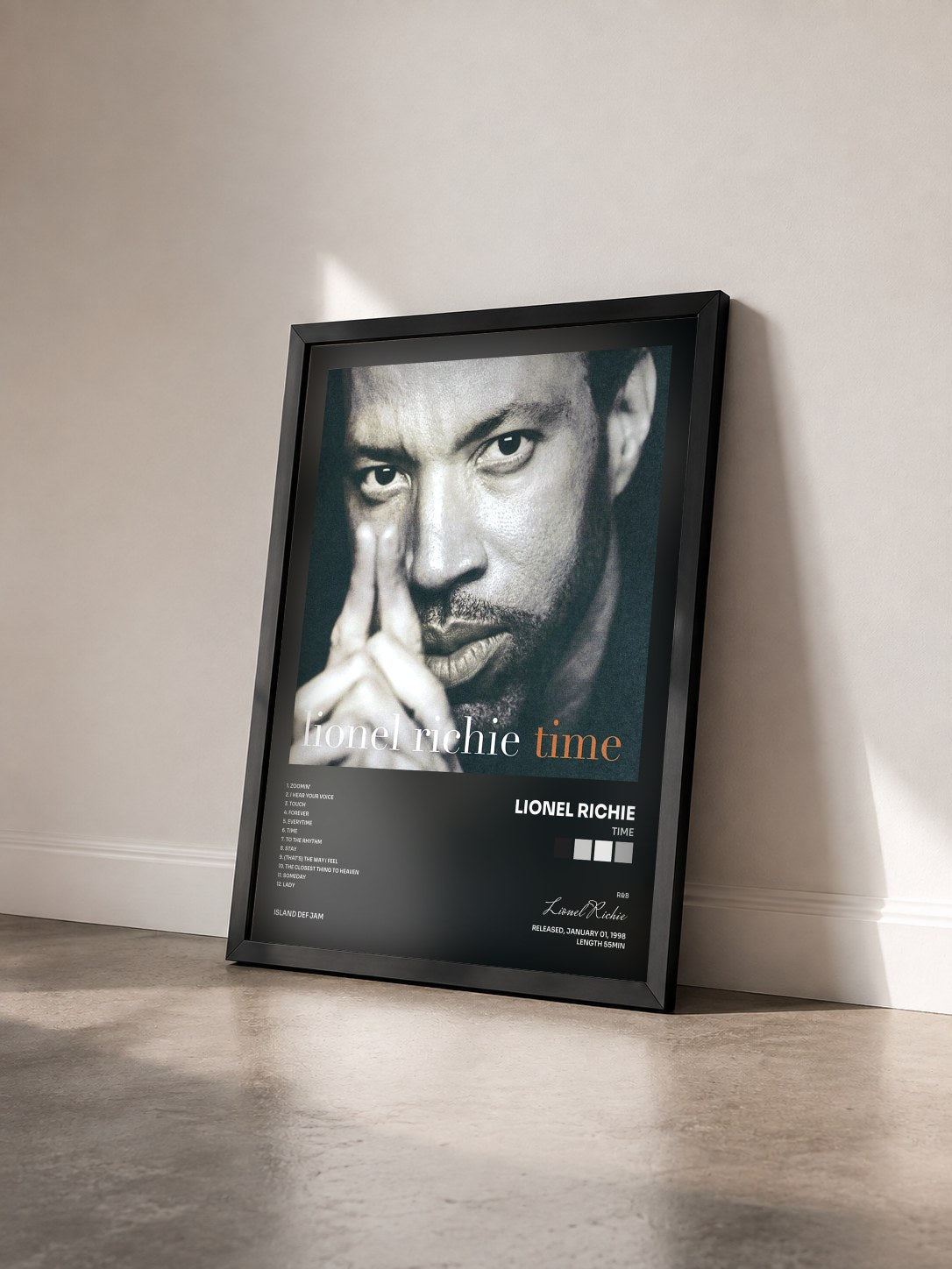 #noir Tableau de l'album Time de Lionel Richie vu de trois quarts, cadre noir