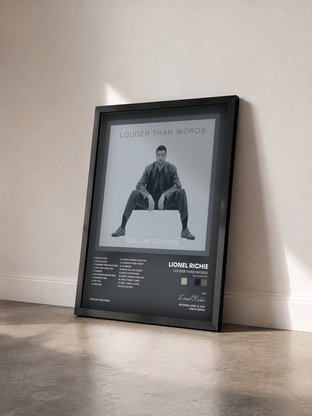 #noir Tableau de l'album Louder Than Words (Deluxe Edition) de Lionel Richie vu de trois quarts, cadre noir