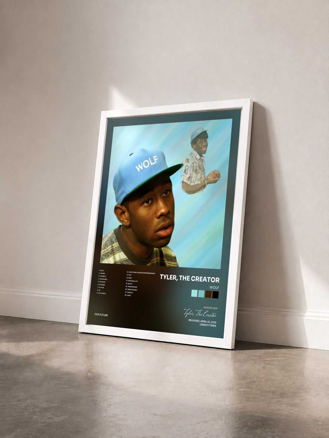 #blanc Wolf de Tyler, The Creator en lámina enmarcada vista de tres cuartos, marco blanco