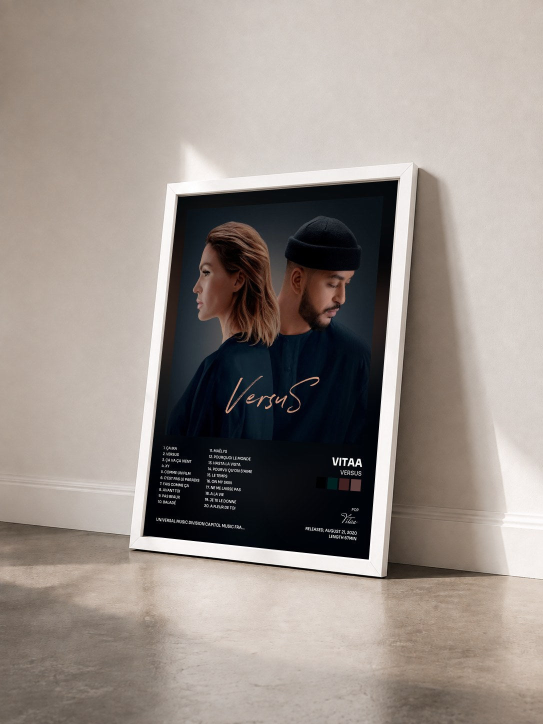 #blanc Tableau de l'album VersuS de Vitaa vu de trois quarts, cadre blanc