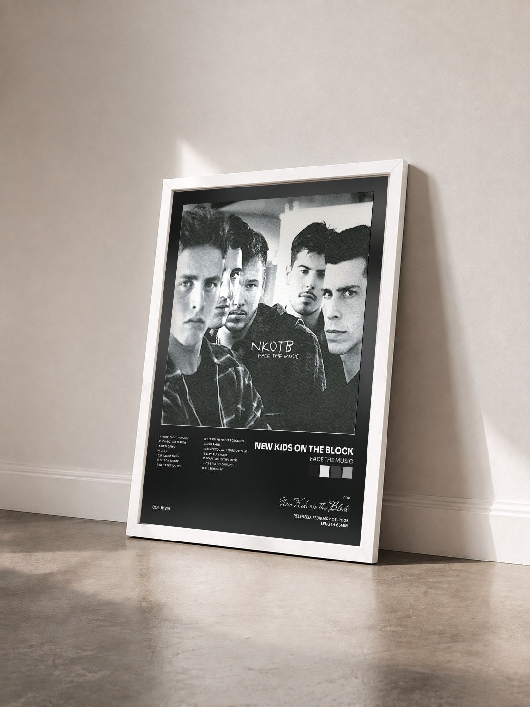 #blanc Tableau de l'album Face The Music de New Kids on the Block vu de trois quarts, cadre blanc