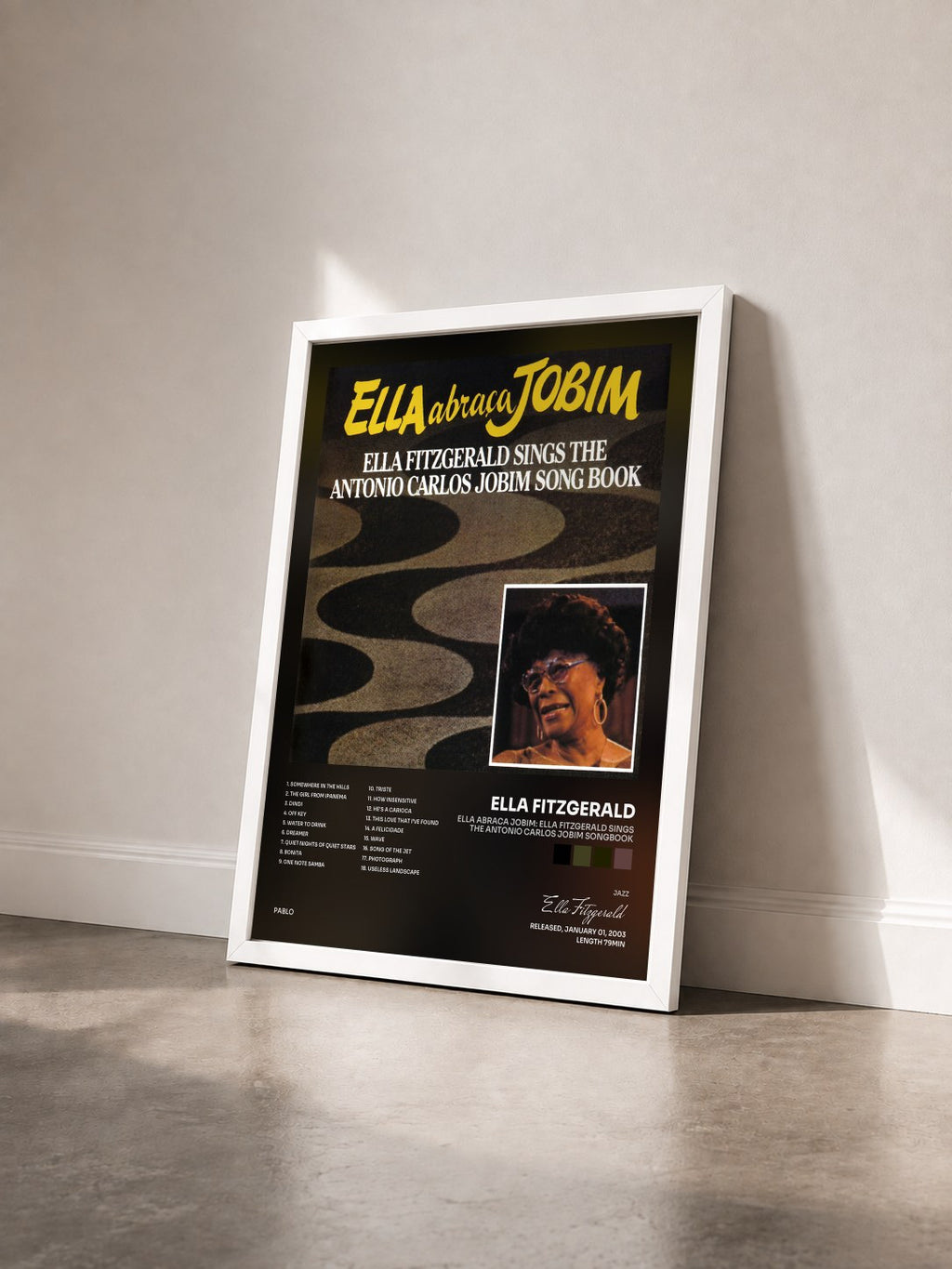 #blanc Tableau de l'album Ella Abraca Jobim: Ella Fitzgerald Sings The Antonio Carlos Jobim Songbook de Ella Fitzgerald vu de trois quarts, cadre blanc