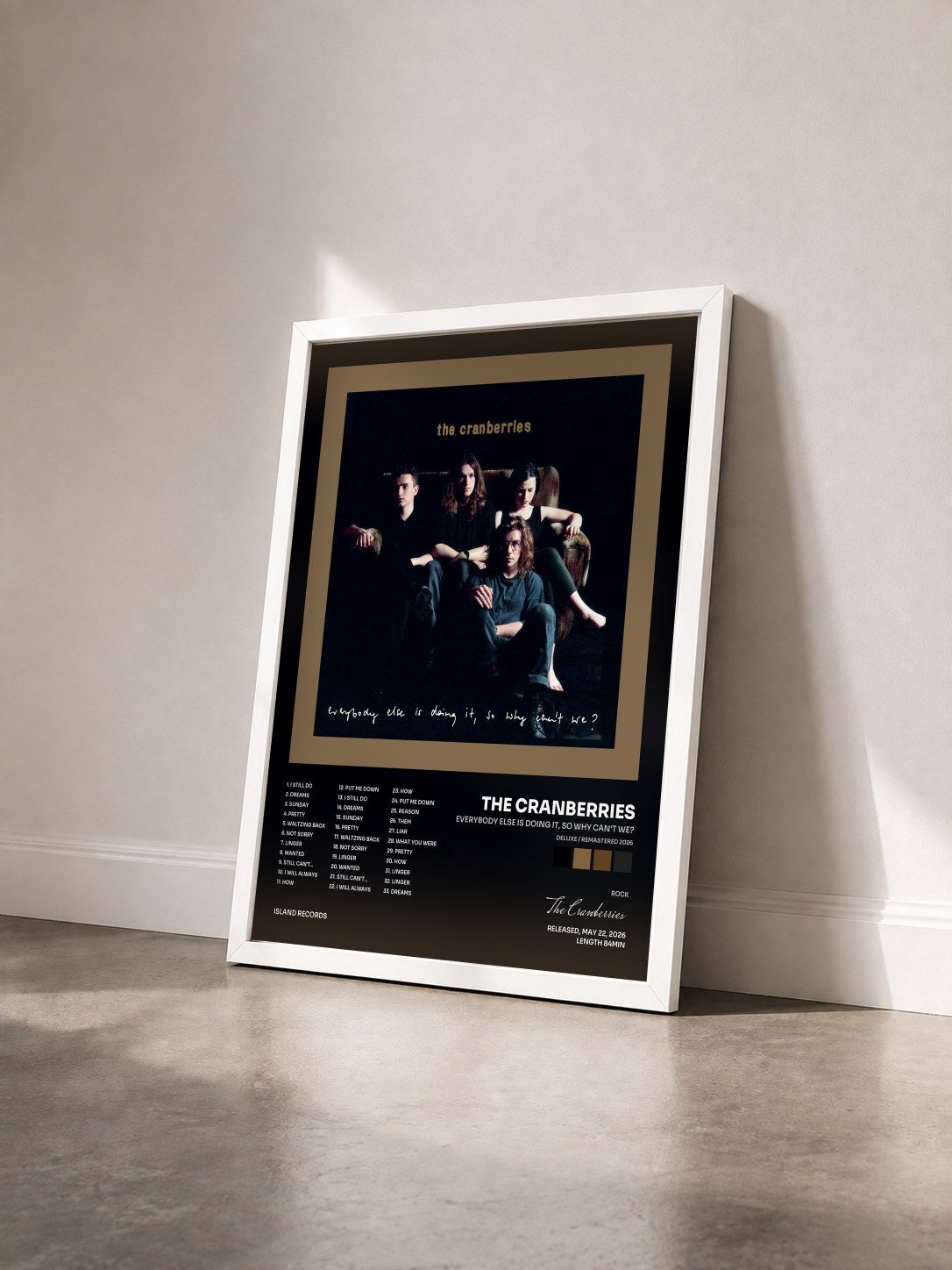 #blanc Tableau de l'album Everybody Else Is Doing It, So Why Can't We? (Deluxe / Remastered 2026) de The Cranberries vu de trois quarts, cadre blanc