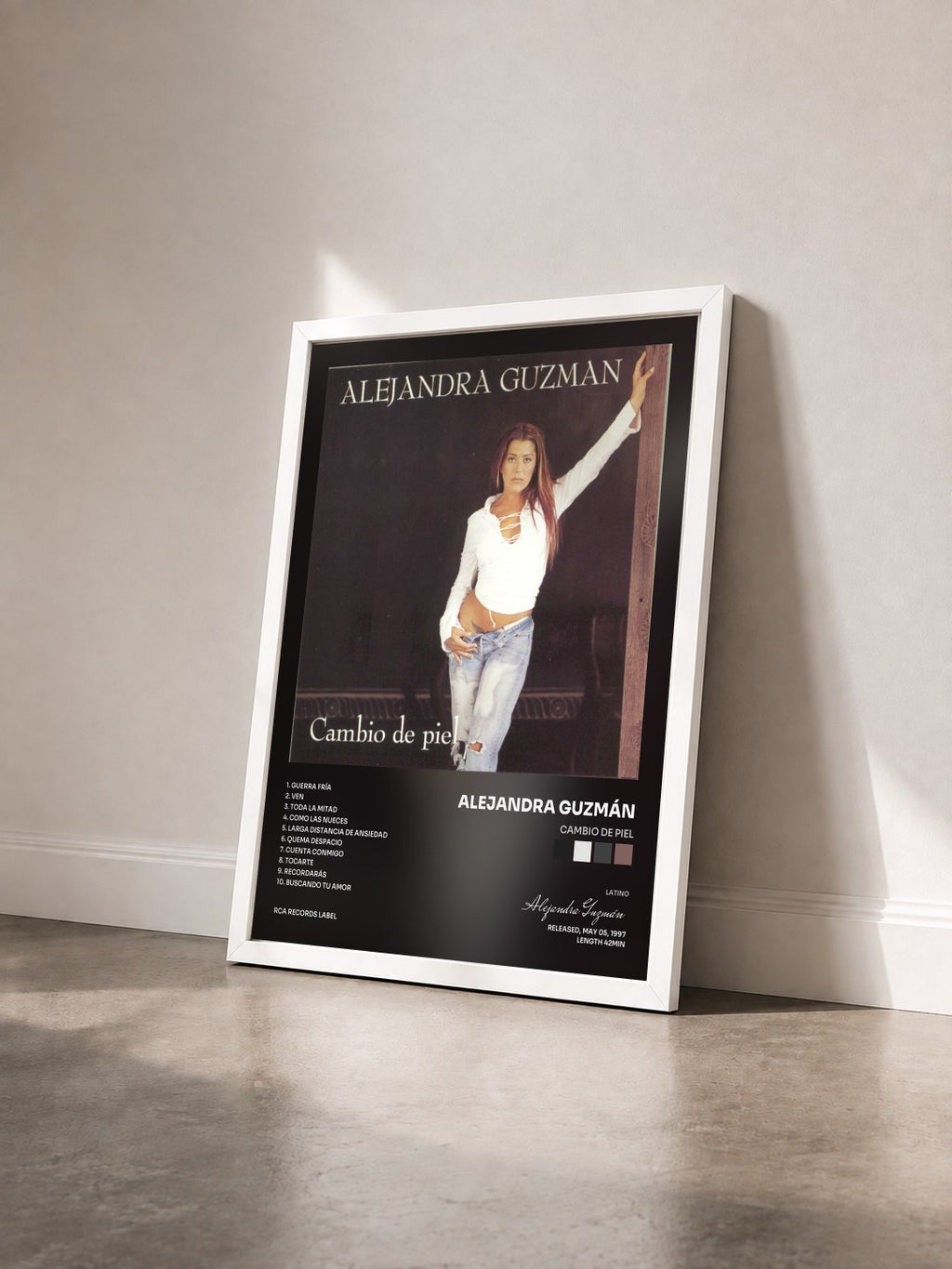 #blanc Tableau de l'album Cambio De Piel de Alejandra Guzmán vu de trois quarts, cadre blanc