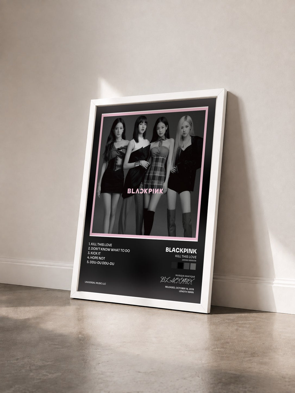 #blanc Tableau de l'album Kill This Love (Japan Version) de BLACKPINK vu de trois quarts, cadre blanc