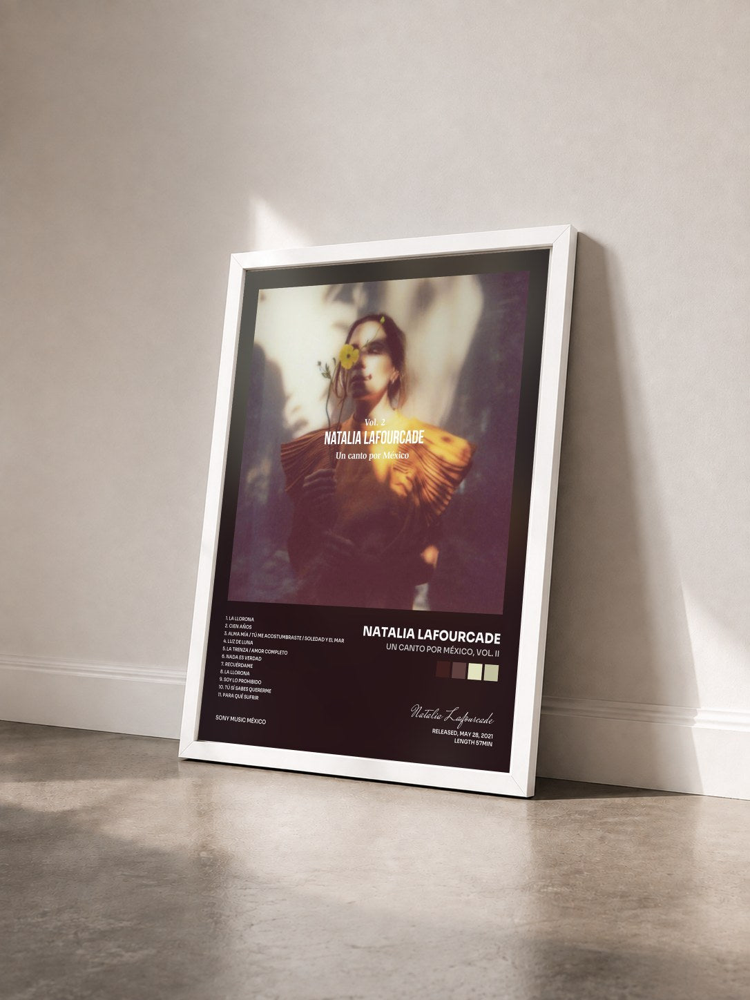 #blanc Tableau de l'album Un Canto por México, Vol. II de Natalia Lafourcade vu de trois quarts, cadre blanc