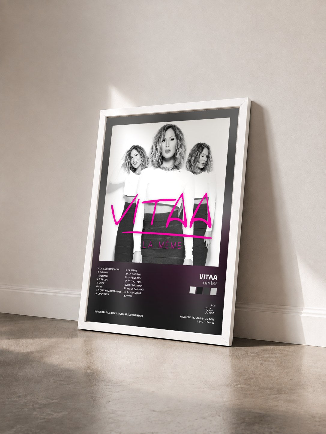 #blanc Tableau de l'album La même de Vitaa vu de trois quarts, cadre blanc