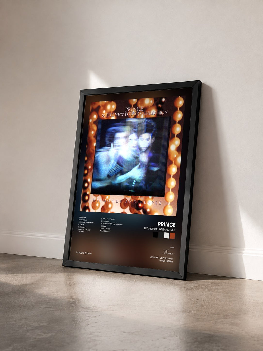 #noir Tableau de l'album Diamonds and Pearls de Prince vu de trois quarts, cadre noir