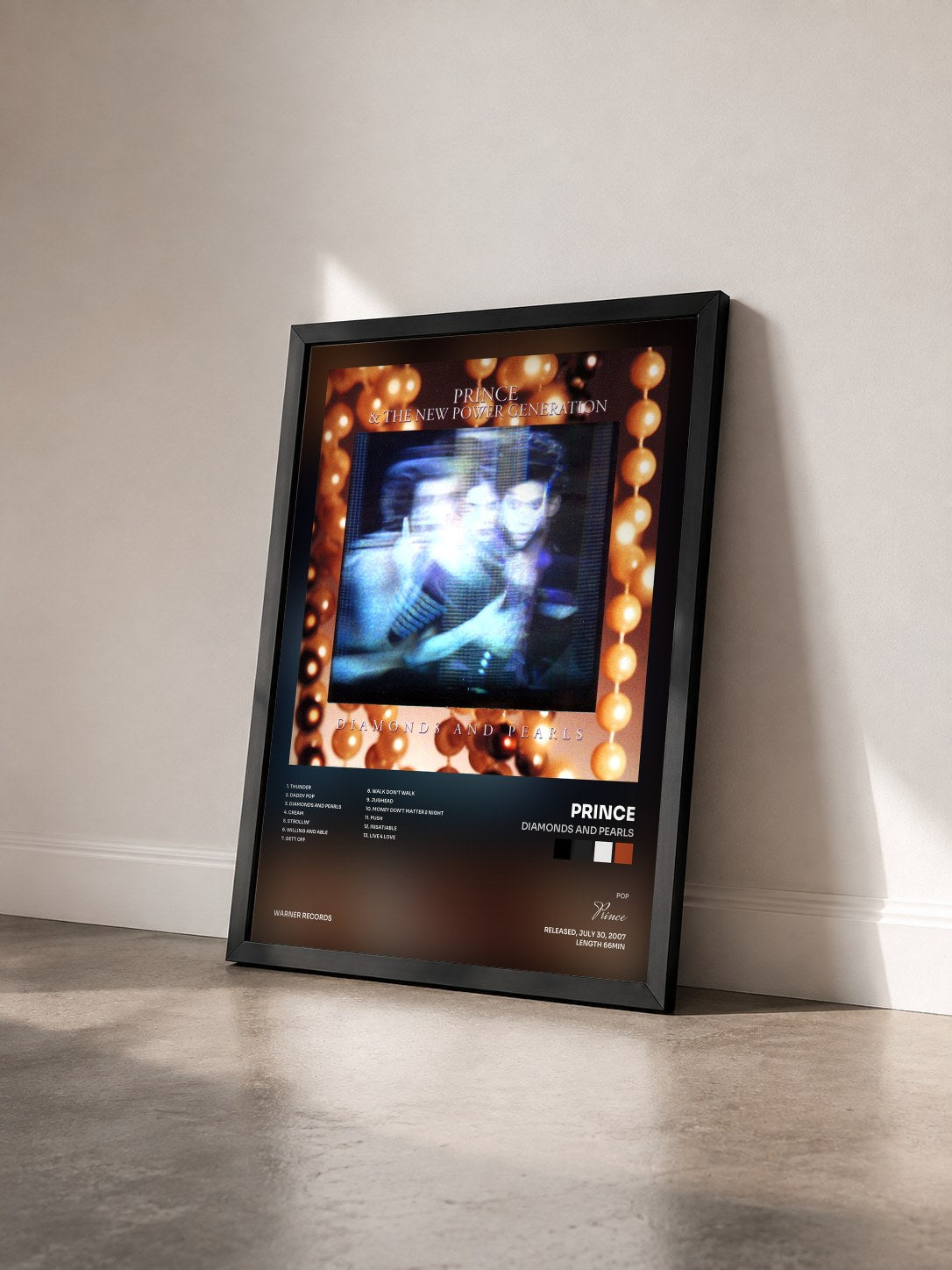 #noir Tableau de l'album Diamonds and Pearls de Prince vu de trois quarts, cadre noir