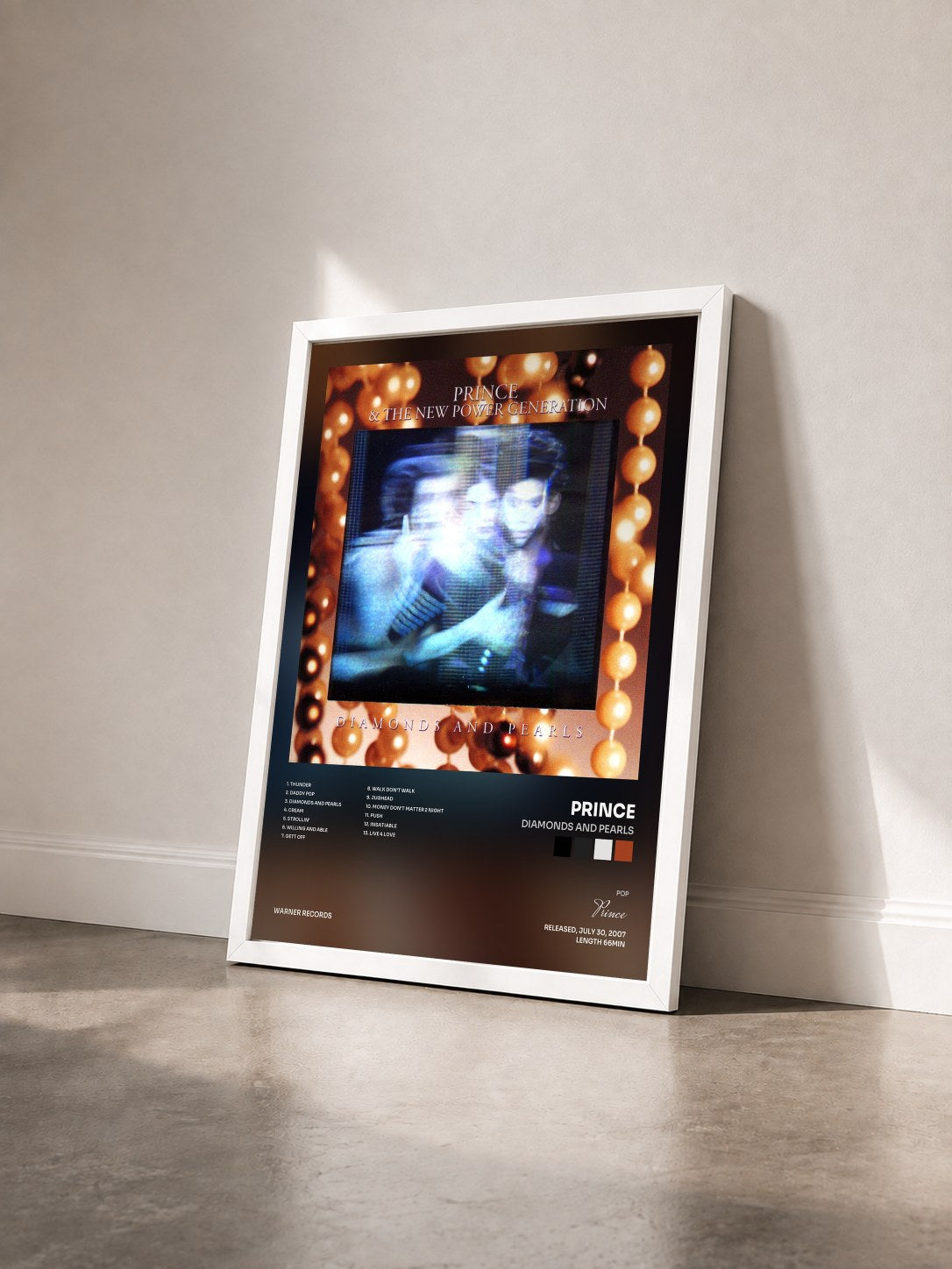 #blanc Tableau de l'album Diamonds and Pearls de Prince vu de trois quarts, cadre blanc