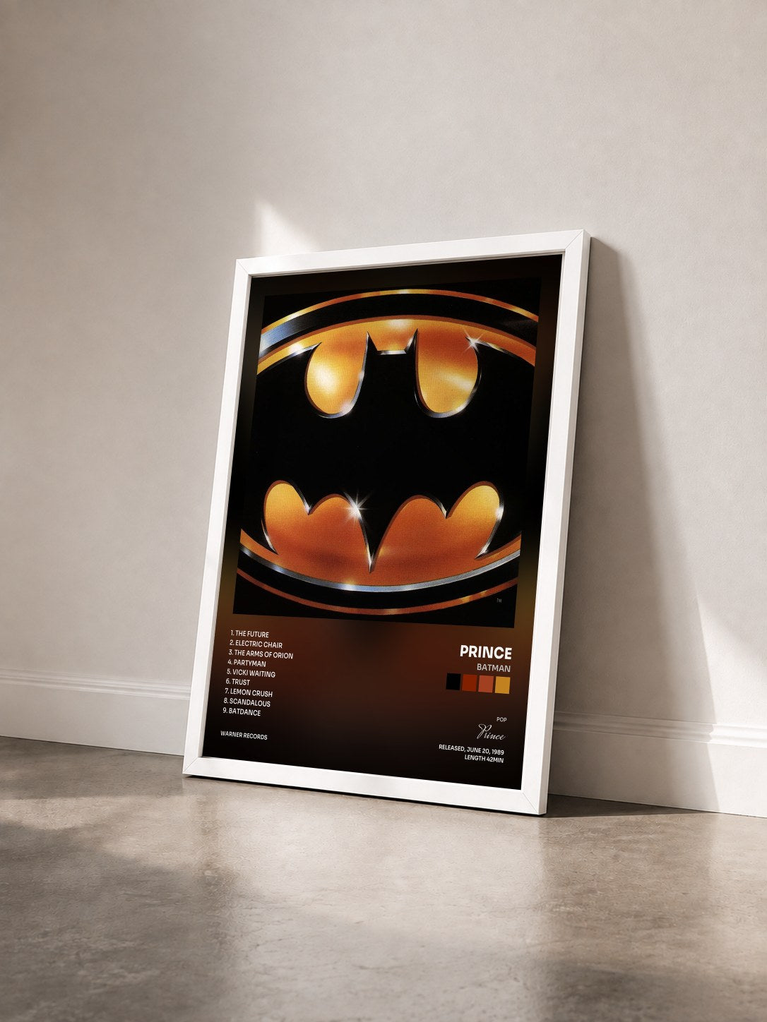 #blanc Tableau de l'album Batman de Prince vu de trois quarts, cadre blanc