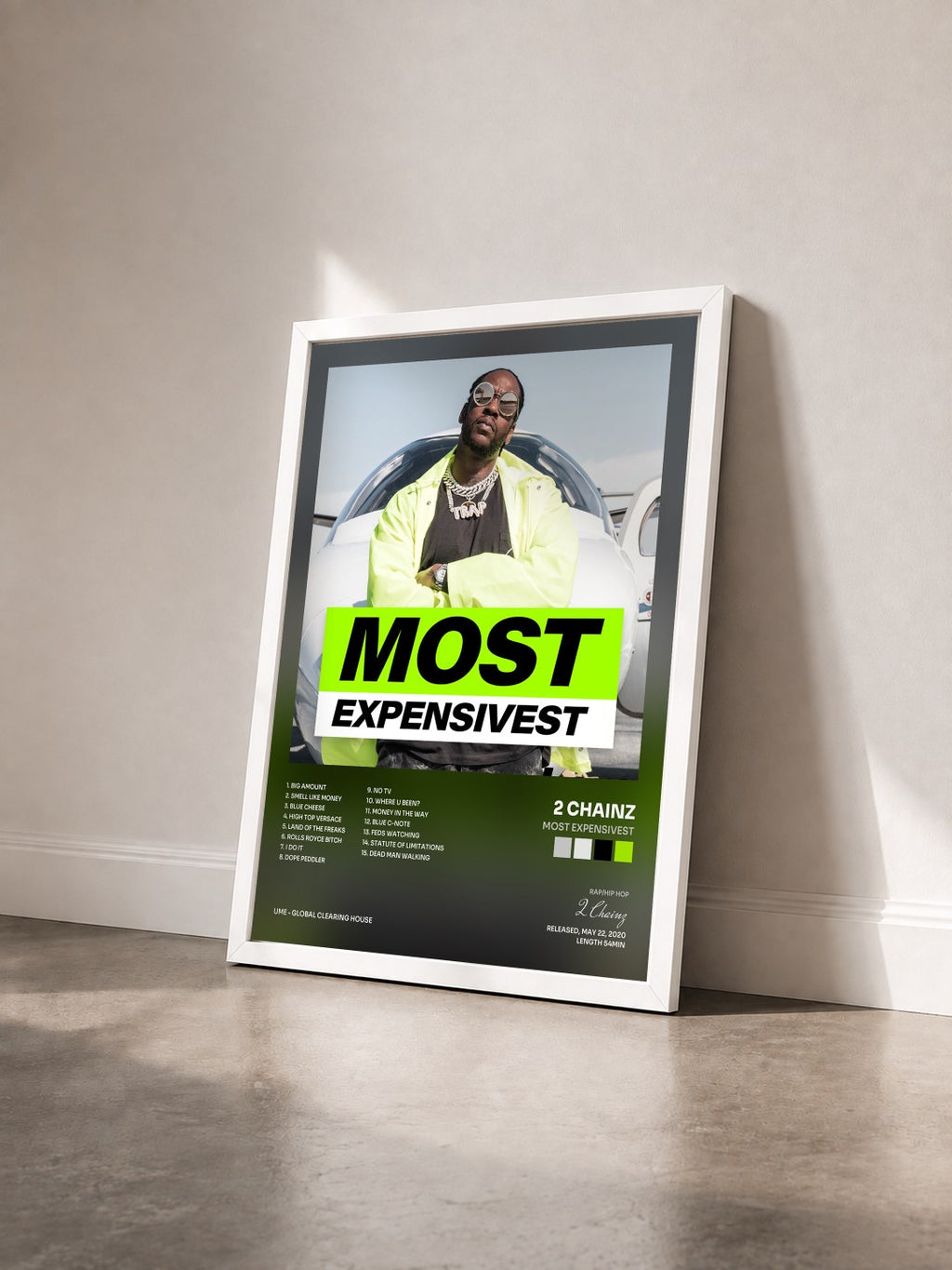 #blanc Most Expensivest di 2 Chainz in stampa incorniciata vista di tre quarti, cornice bianca