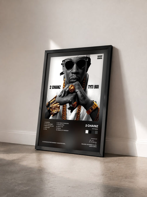 #noir Tyti Boi de 2 Chainz en lámina enmarcada vista de tres cuartos, marco negro