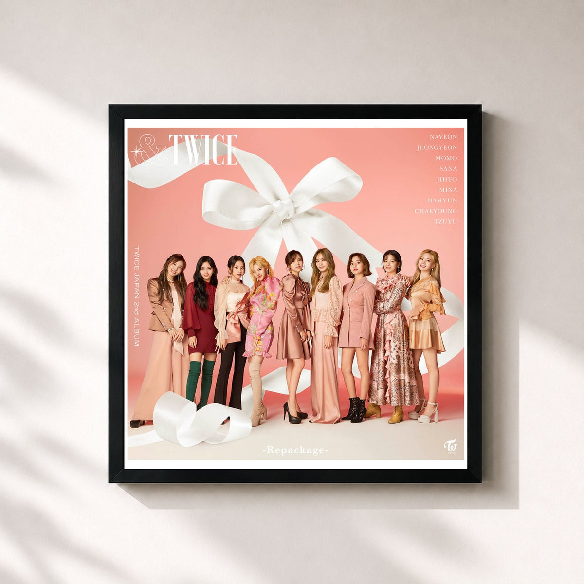 #noir Tableau carré de l'album &TWICE (Repackage) de TWICE, cadre noir 32x32 cm