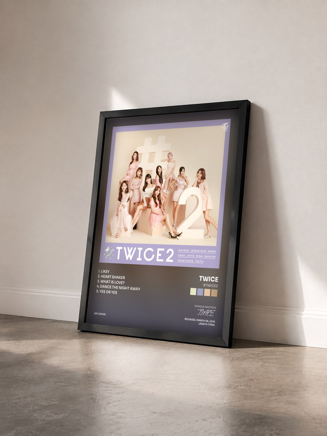 #noir Tableau de l'album #TWICE2 de TWICE vu de trois quarts, cadre noir