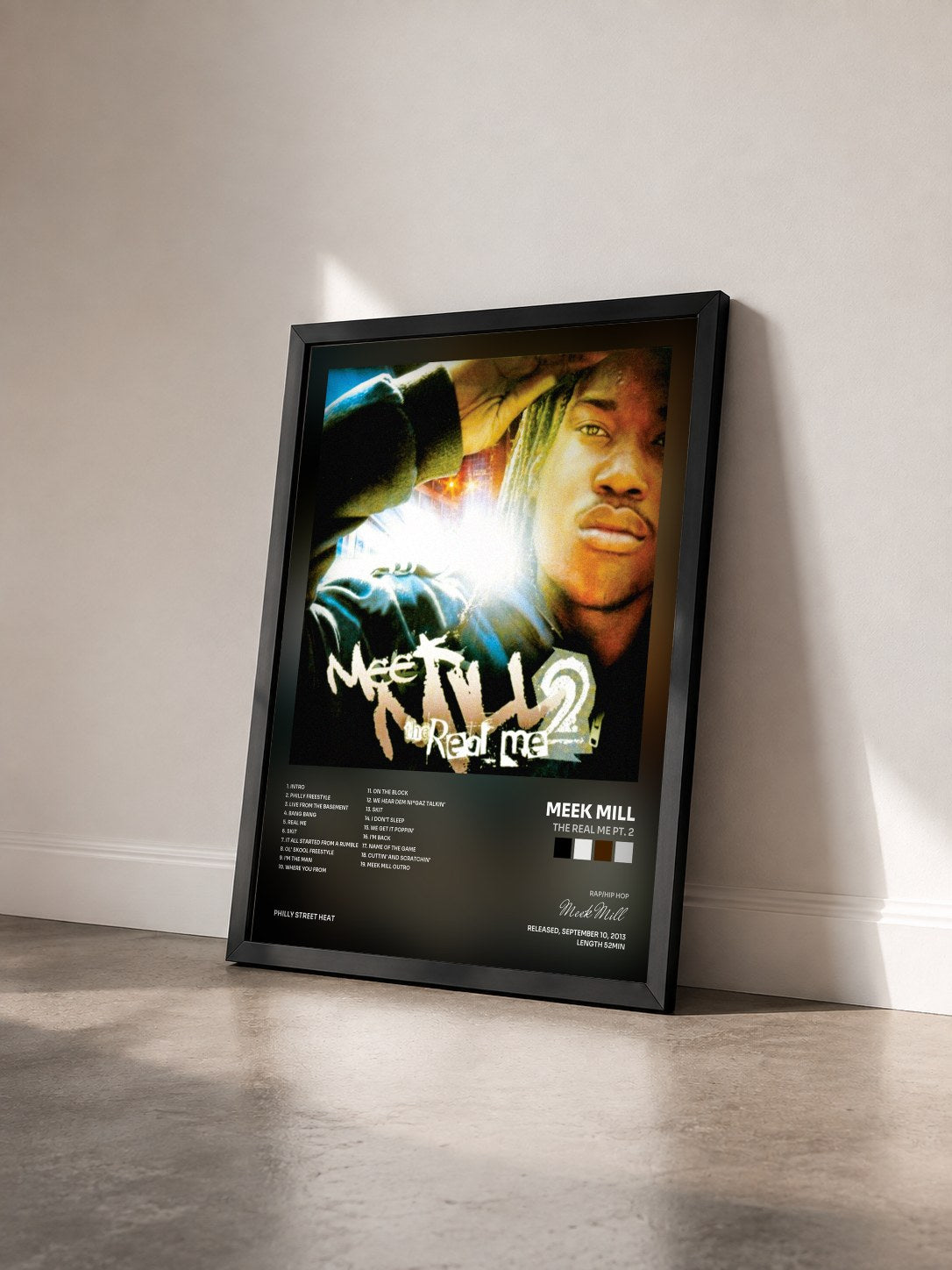 #noir Tableau de l'album The Real Me Pt. 2 de Meek Mill vu de trois quarts, cadre noir