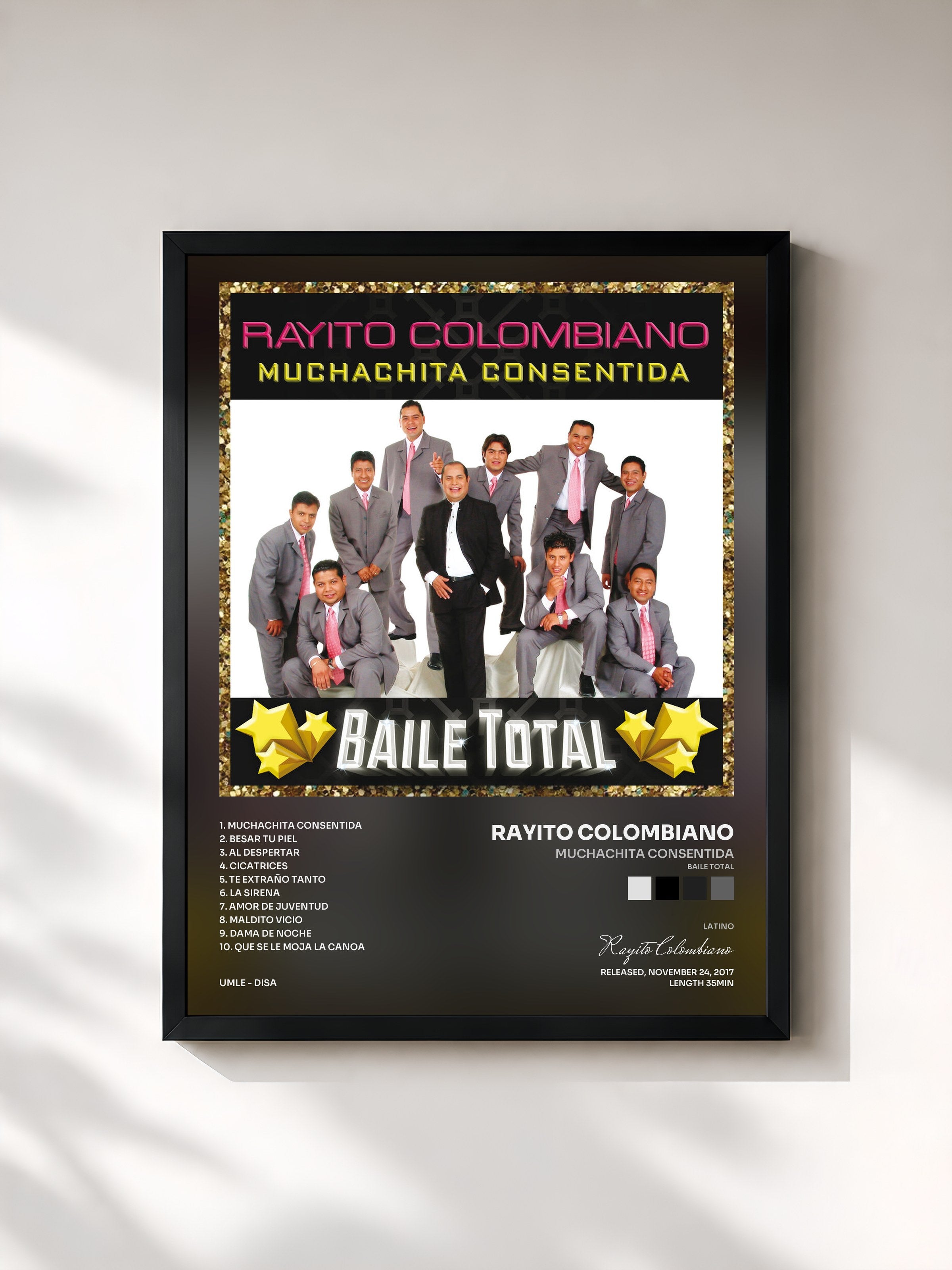 #noir Tableau de l'album Muchachita Consentida (Baile Total) de Rayito Colombiano, cadre noir, imprimé et encadré en France