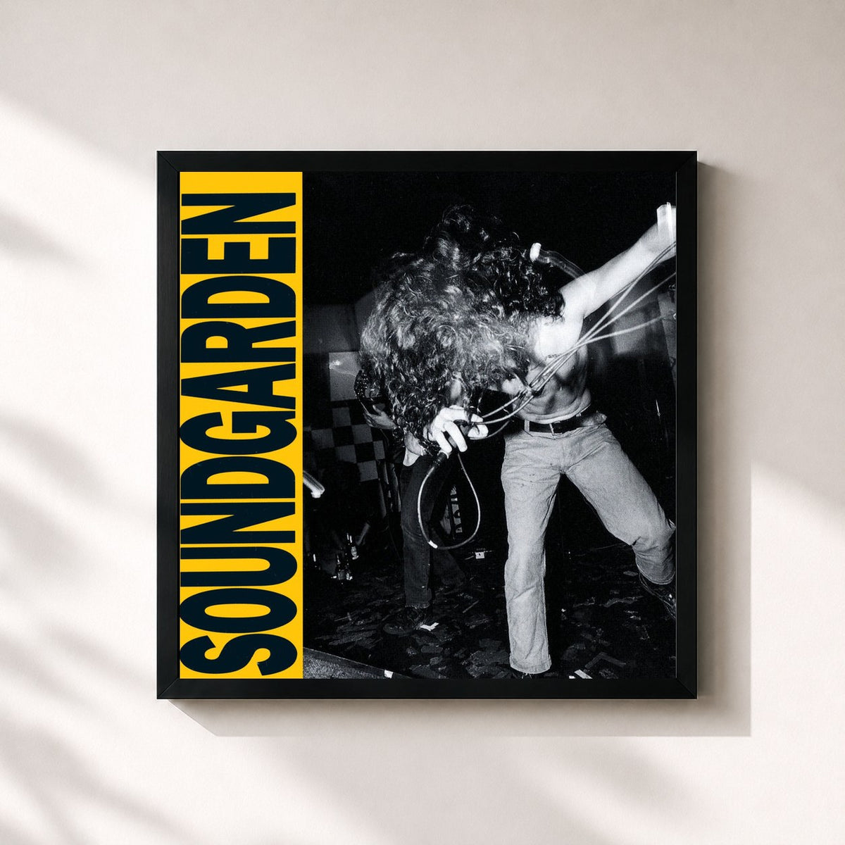 #noir Louder Than Love von Soundgarden als quadratischer Kunstdruck, schwarzer Rahmen 32x32 cm