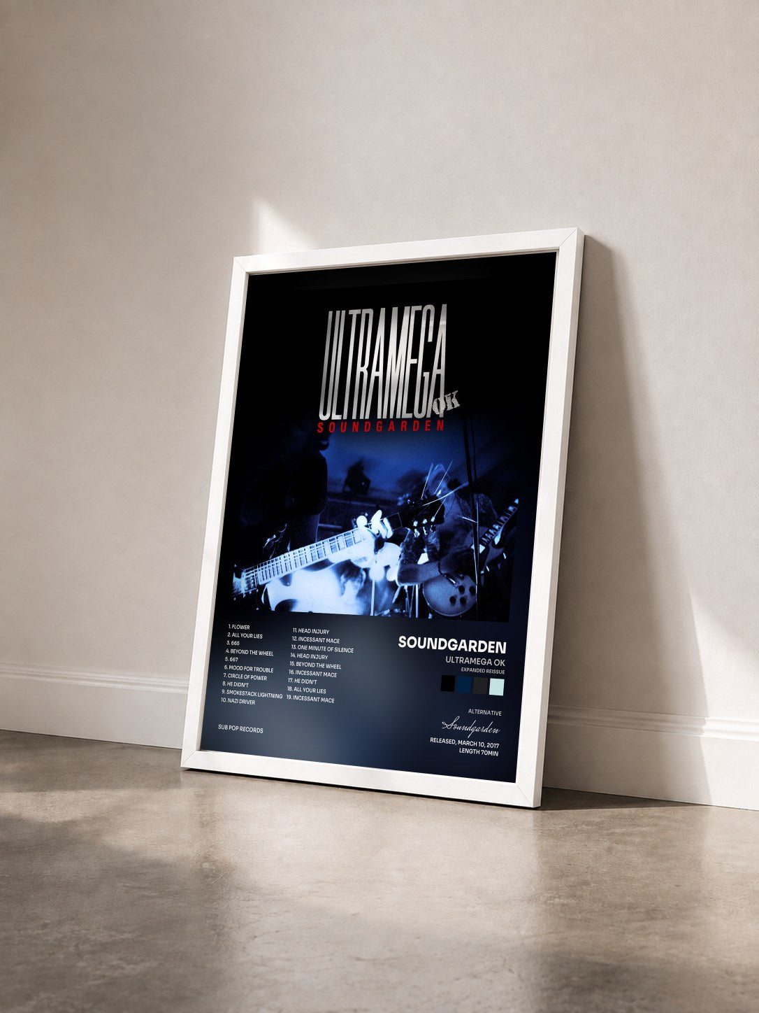 #blanc Ultramega OK (Expanded Reissue) di Soundgarden in stampa incorniciata vista di tre quarti, cornice bianca