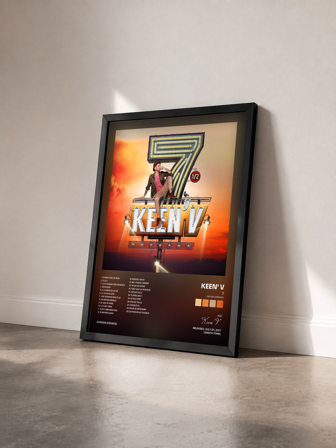 #noir Tableau de l'album 7 (Deluxe Version) de Keen' V vu de trois quarts, cadre noir
