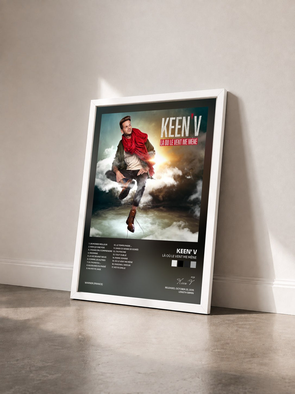 #blanc Là où le vent me mène von Keen' V als gerahmter Kunstdruck von schräg gesehen, weißer Rahmen