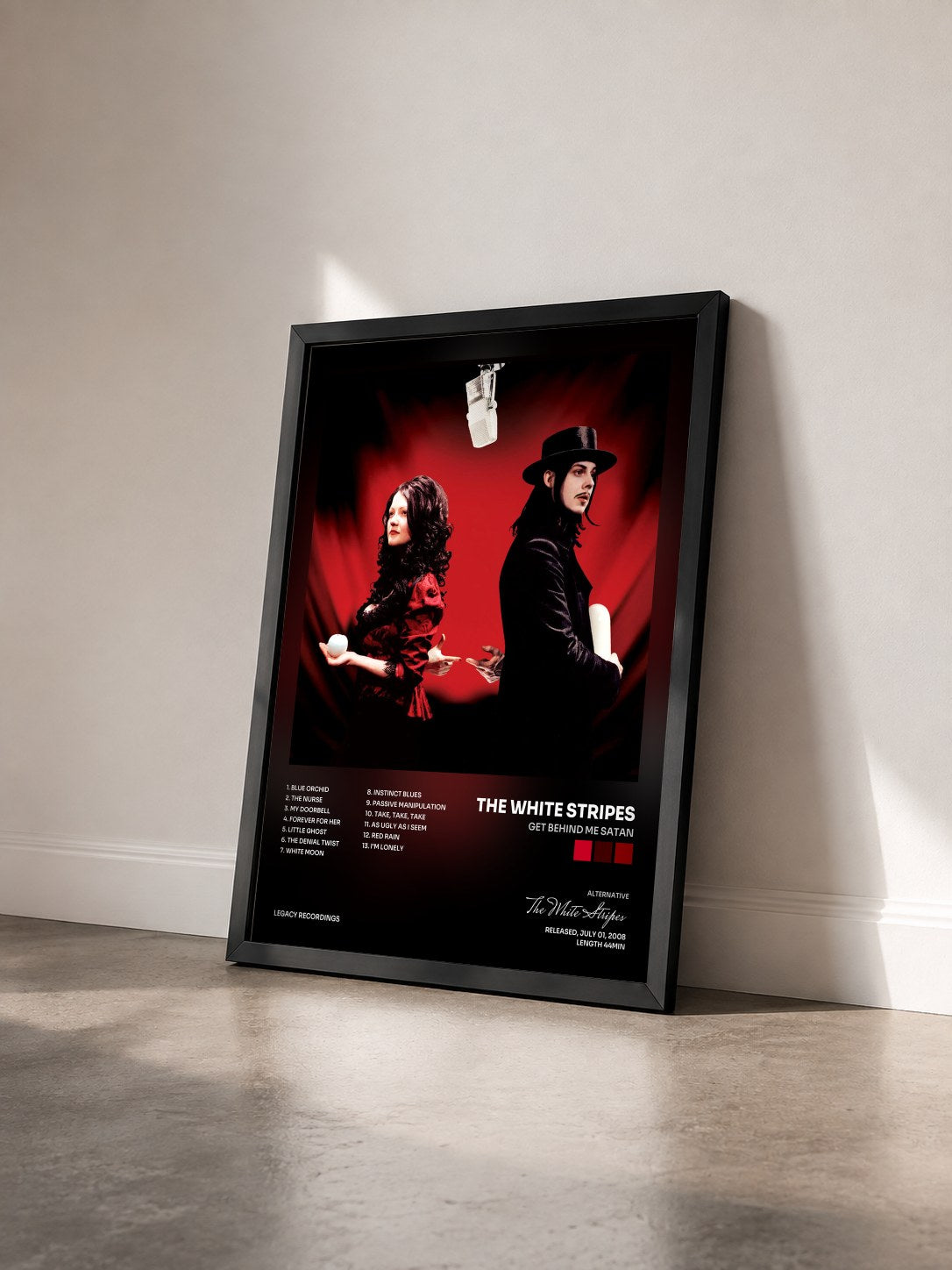 #noir Tableau de l'album Get Behind Me Satan de The White Stripes vu de trois quarts, cadre noir