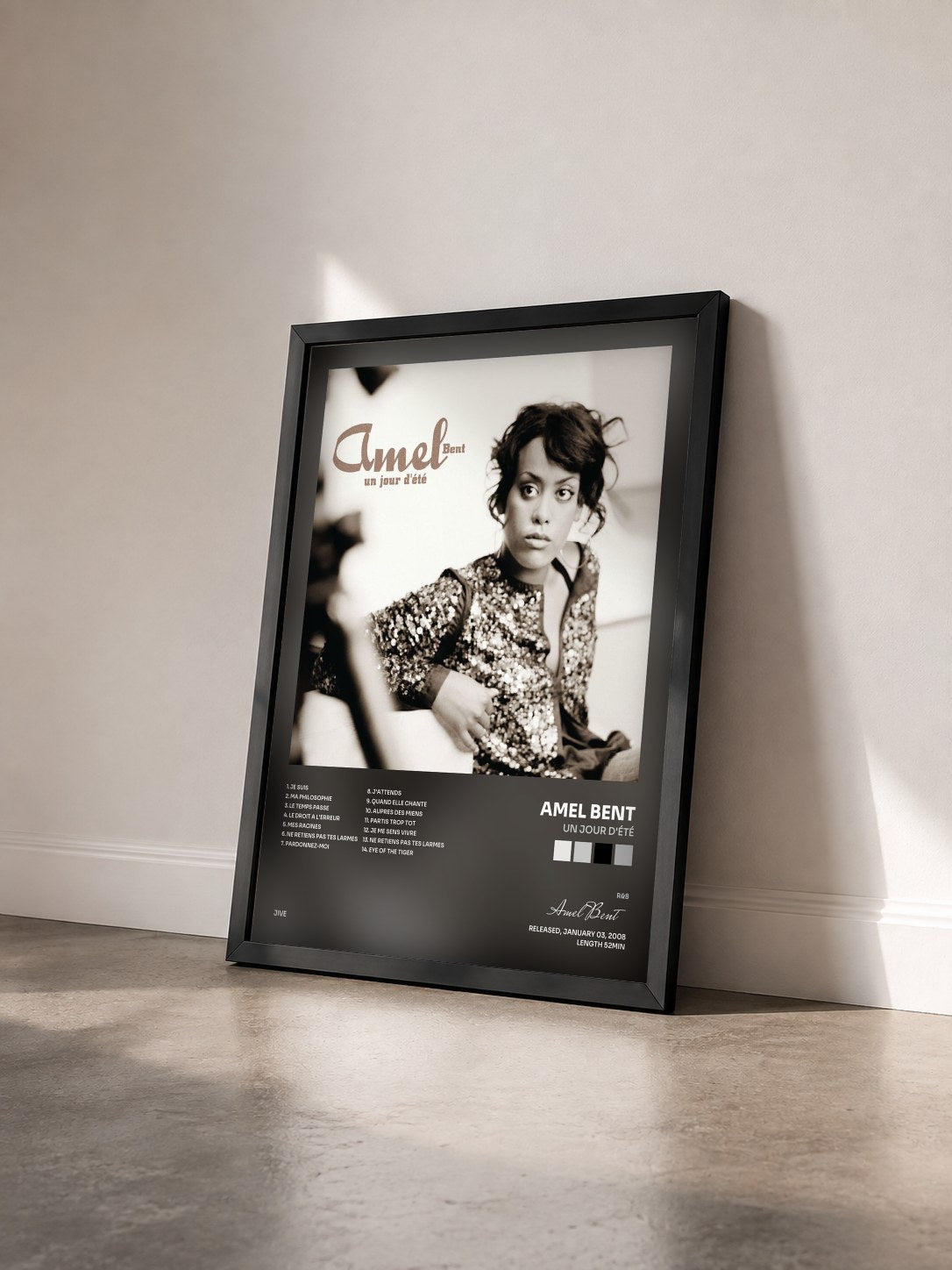#noir Un Jour D'été de Amel Bent en lámina enmarcada vista de tres cuartos, marco negro