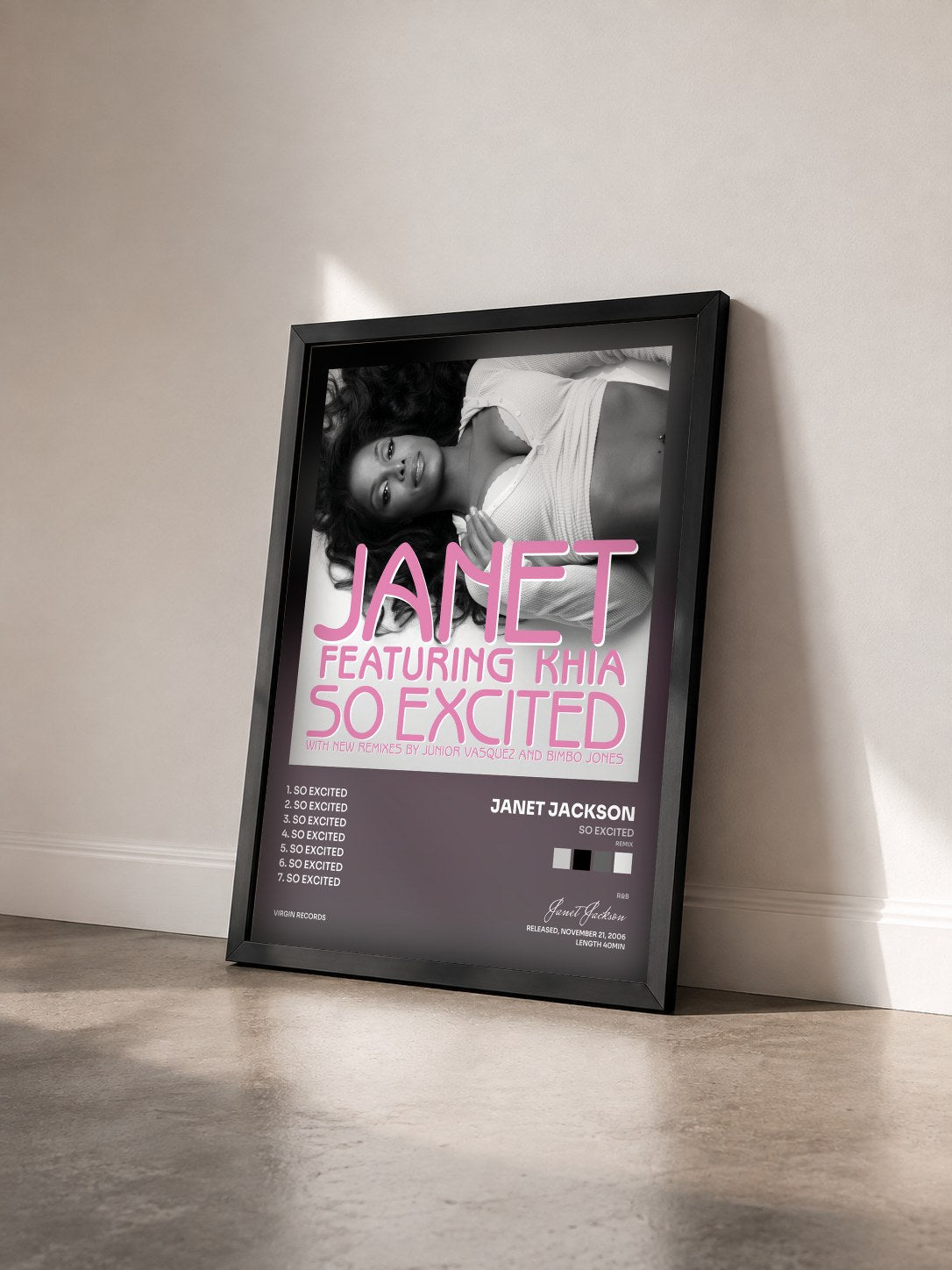 #noir Tableau de l'album So Excited (Remix) de Janet Jackson vu de trois quarts, cadre noir